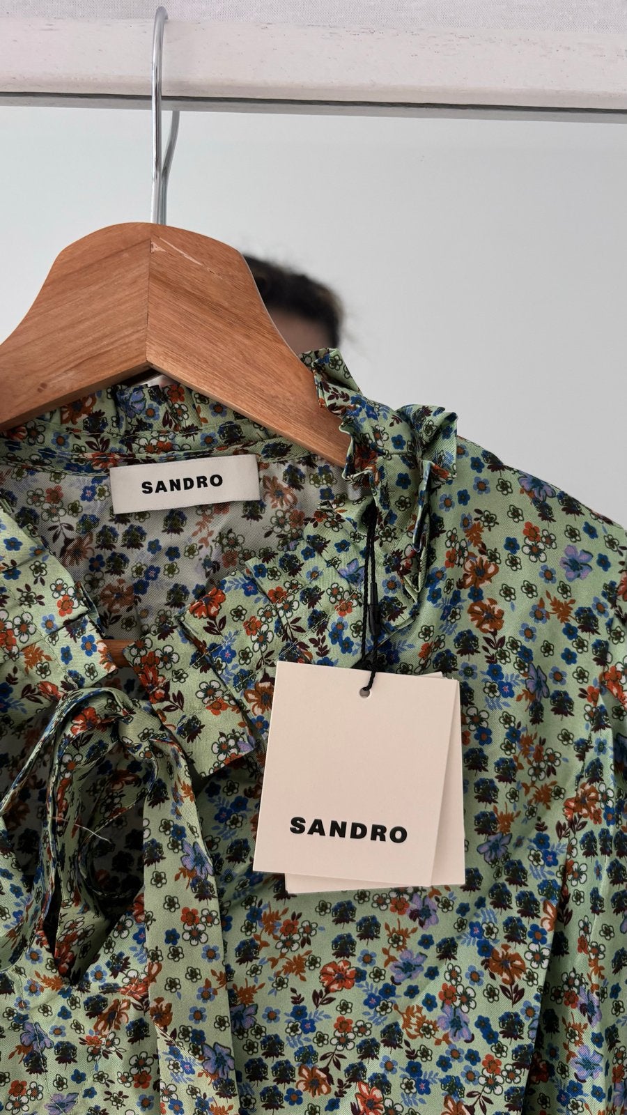 Nieuwe Sandro 100% zijde blouse met bloemenprint, Kleding | Dames, Blouses en Tunieken, Ophalen of Verzenden, Nieuw, Maat 34 (XS) of kleiner