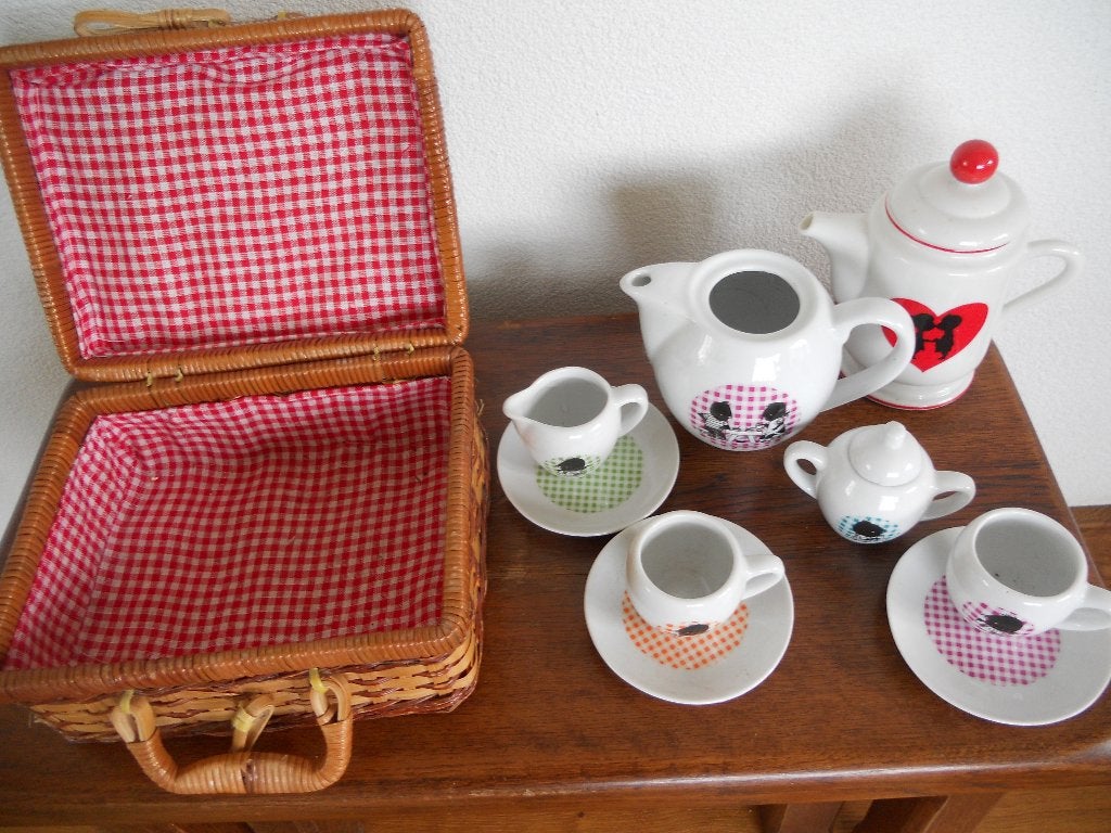 kinderservies + picknickmandje, Ophalen of Verzenden, Gebruikt, Overige materialen, Overige typen