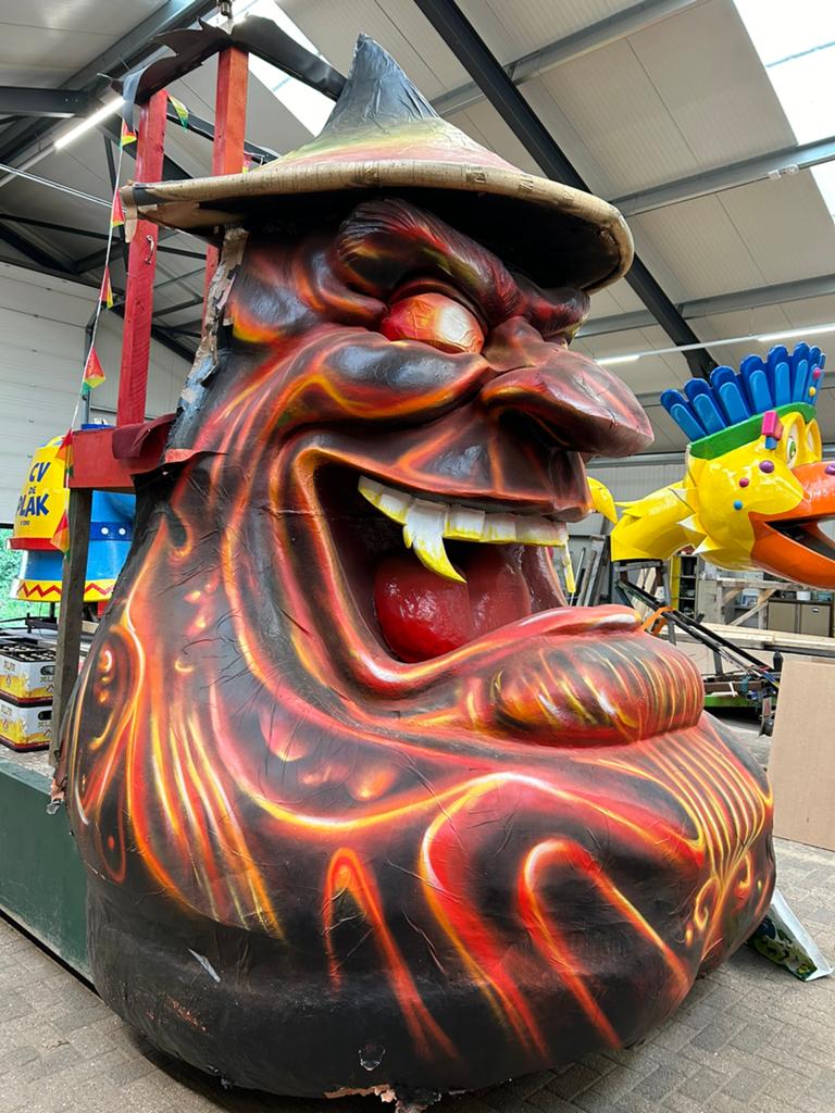 Samurai hoofd carnaval, Ophalen, Carnaval