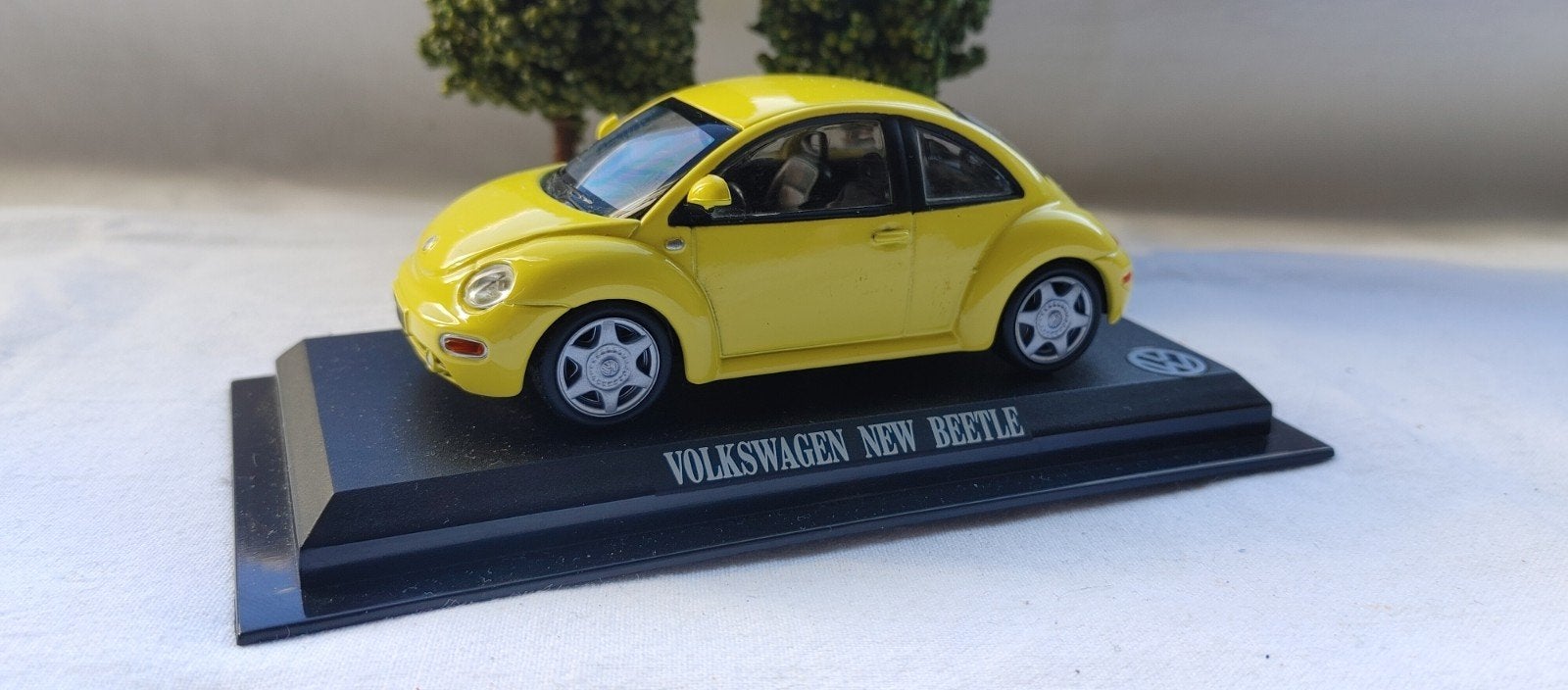volkwagen new beetle 1:43, Verzenden, Zo goed als nieuw, Auto, Overige merken