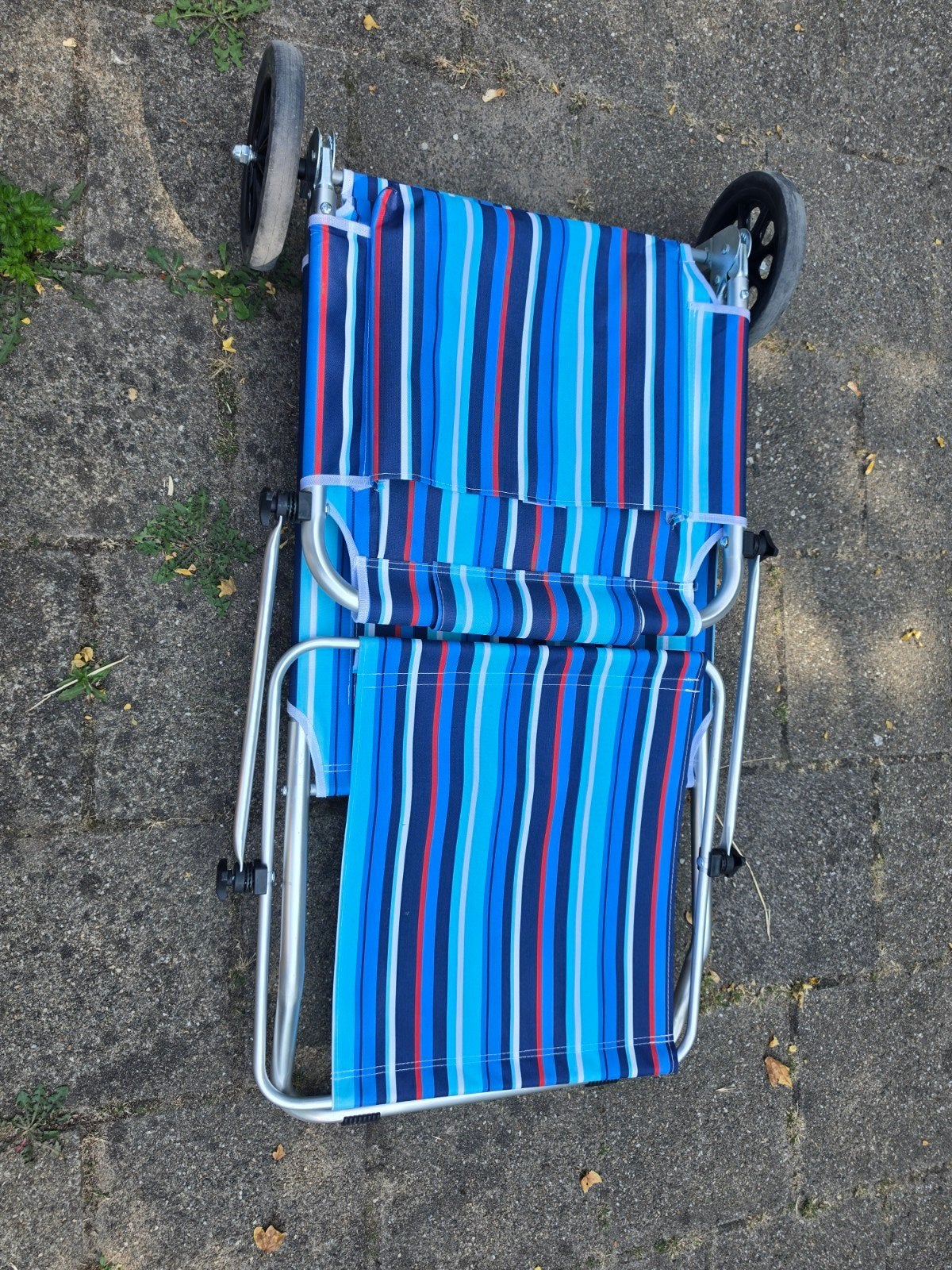 2 Strandstoelen met wielen en zonnescherm - Blauw gestreept, Ophalen, Zo goed als nieuw