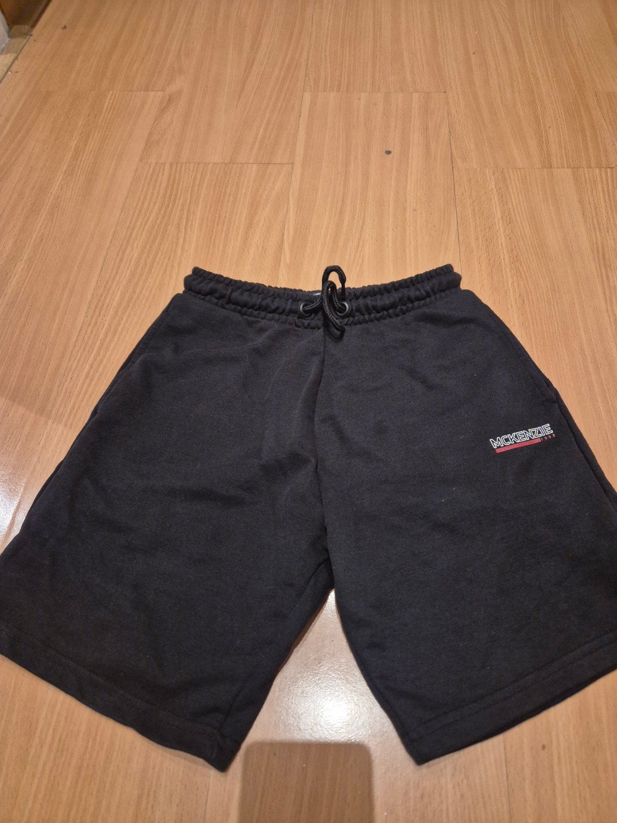 McKenzie Zwarte Sweatshort / Korte Broek - Maat 140, Kinderen en Baby's, Broek, McKenzie, Jongen of Meisje, Ophalen of Verzenden