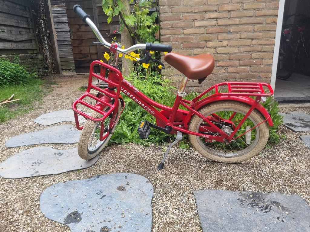 SuperSuper kinderfiets Rood 16 inch, Fietsen en Brommers, Fietsen | Kinderfietsjes, Ophalen, Terugtraprem, Supersuper, 16 tot 20 inch