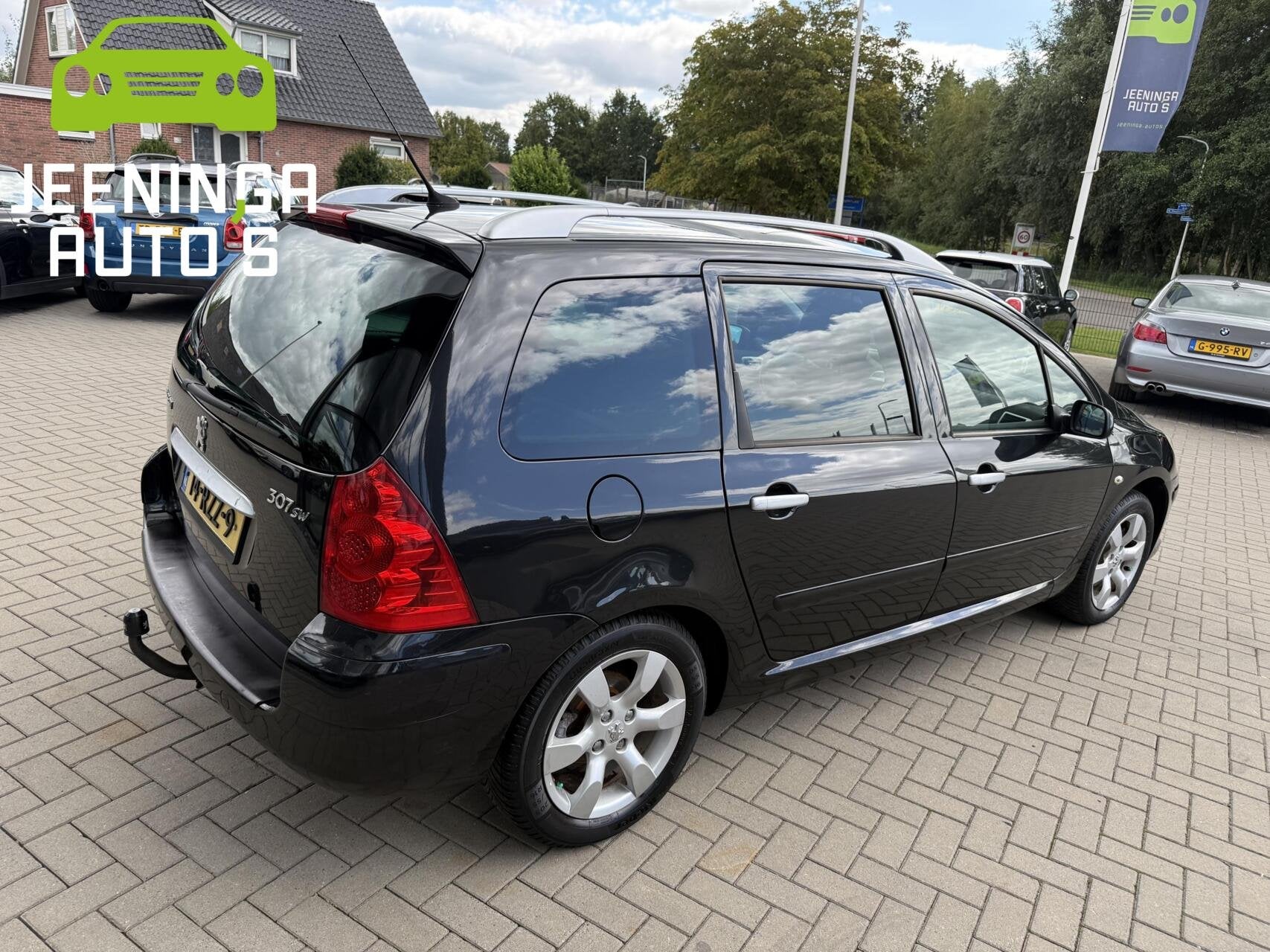 Peugeot 307 SW 2.0-16V Pack|Pano|Trekhaak|Clima, Auto's, Gebruikt, Zwart, 4 cilinders, 7 stoelen