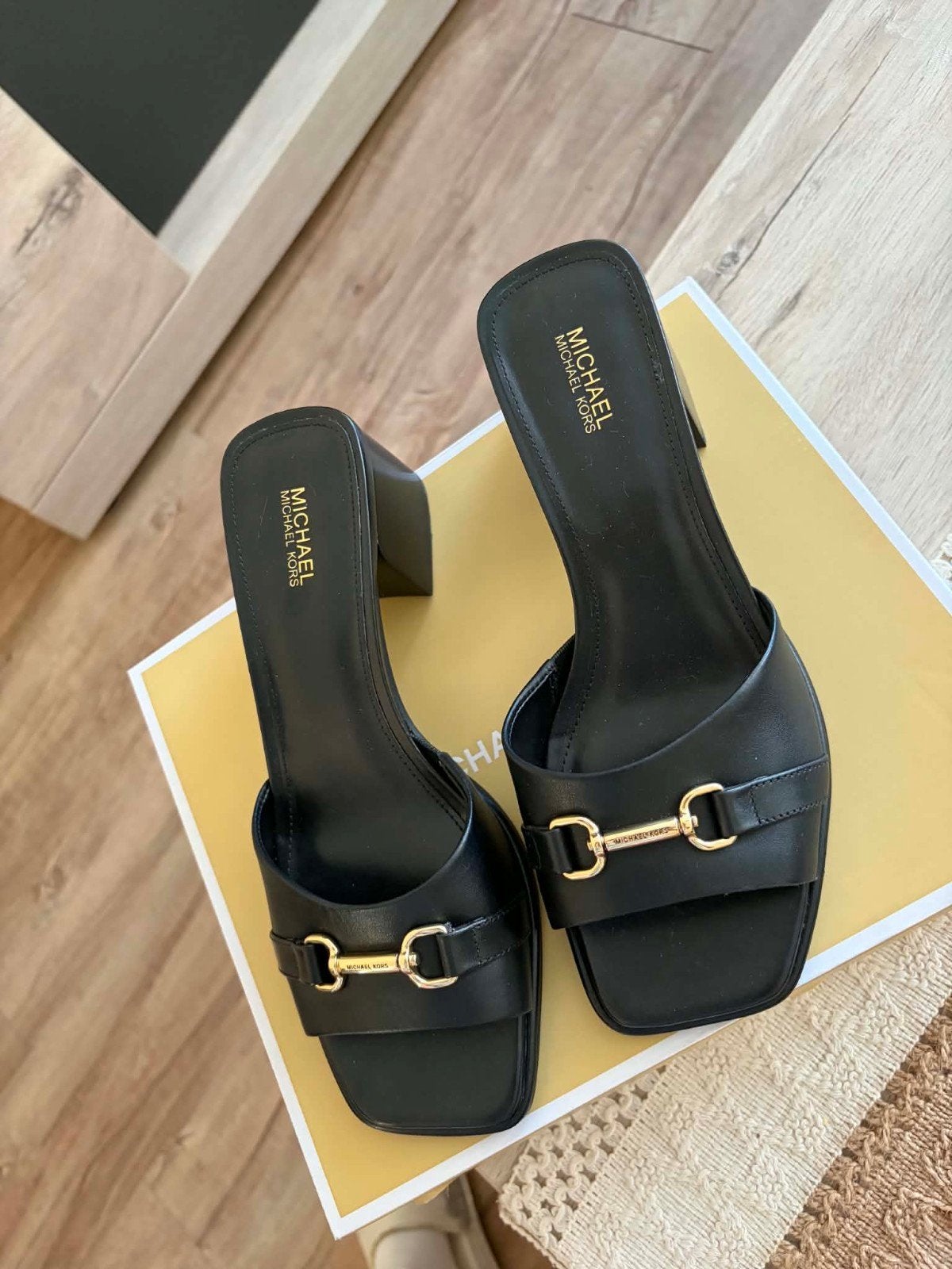 Michael Kors slippers, Kleding | Dames, Ophalen of Verzenden, Nieuw