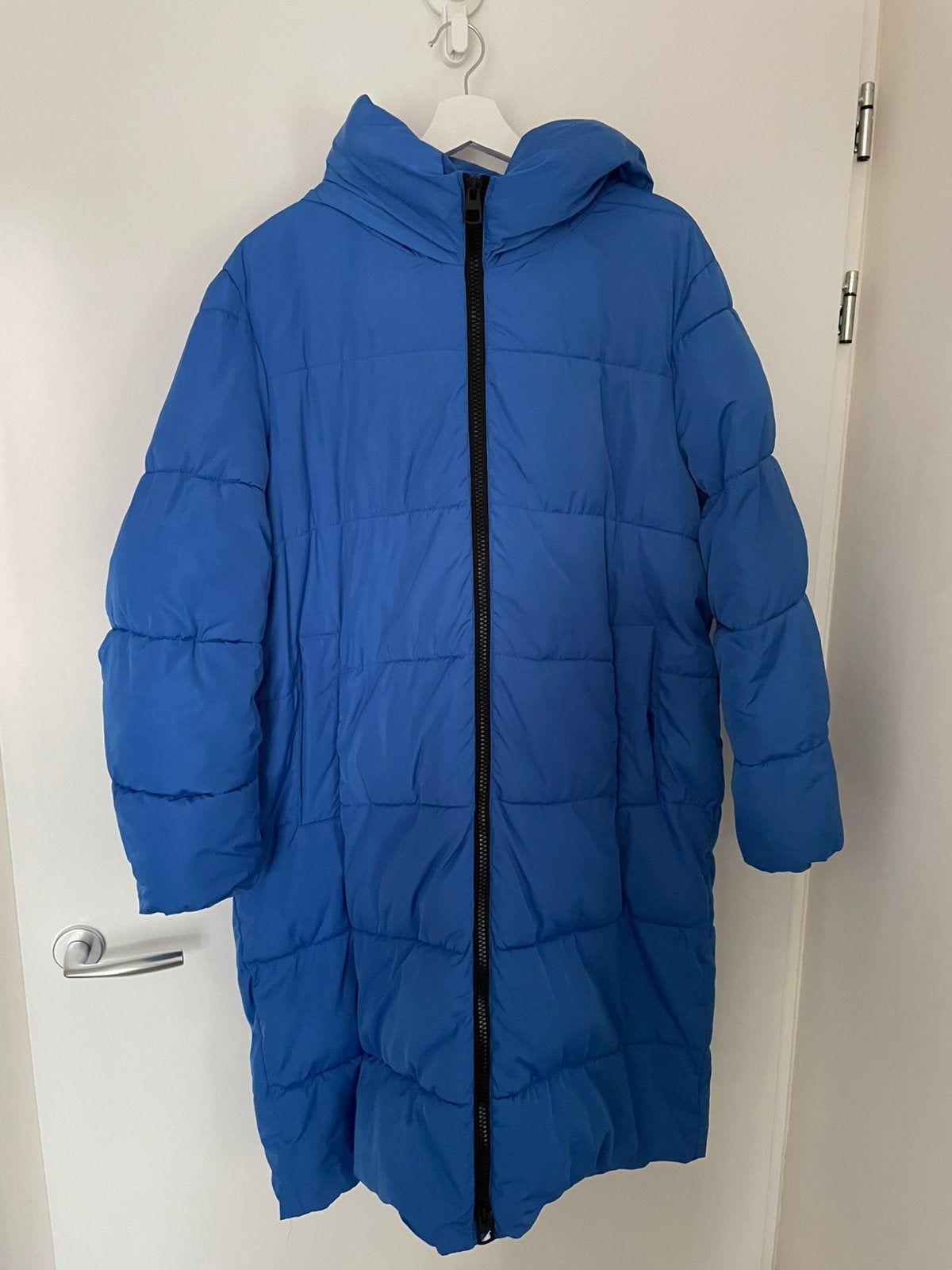 Nette bijna niet gedragen winterjas kleur blaauw, maat xl, Kleding | Dames, Jassen | Winter, Ophalen, Zo goed als nieuw, Maat 46/48 (XL) of groter