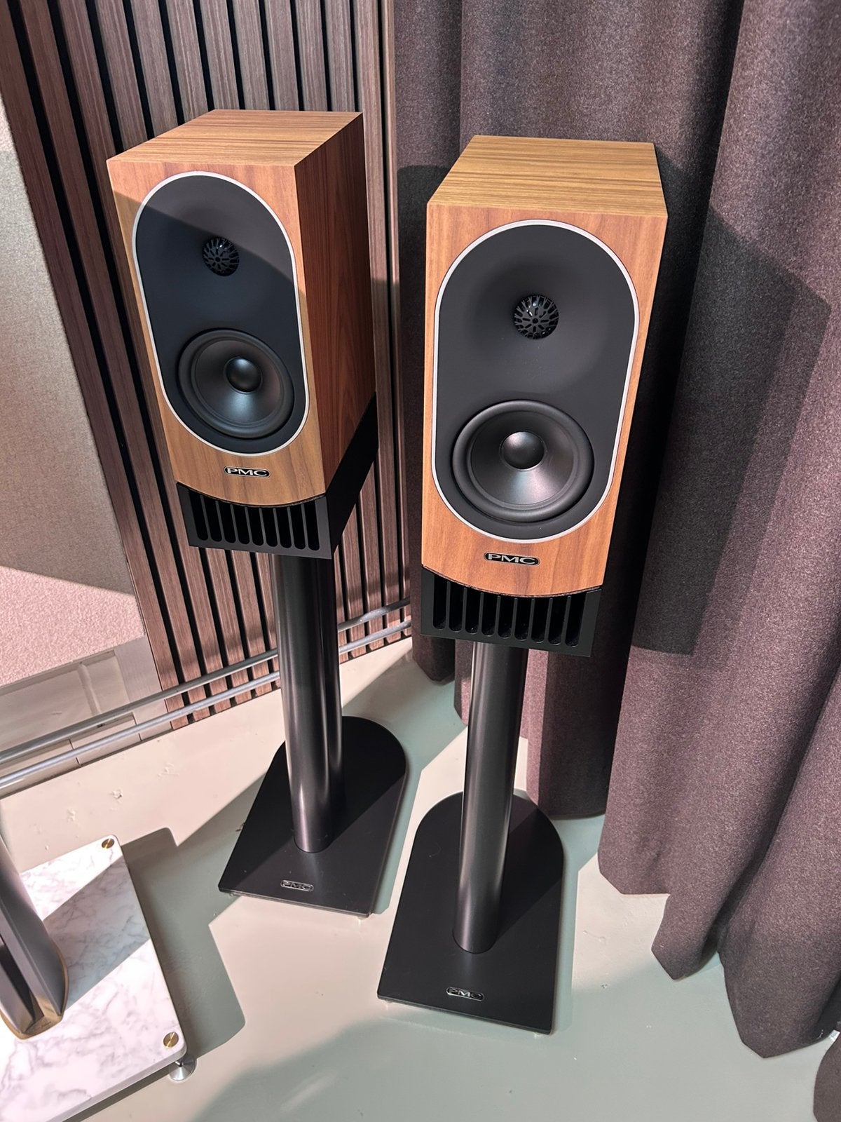 PMC Prophecy 1 natural walnut + stands