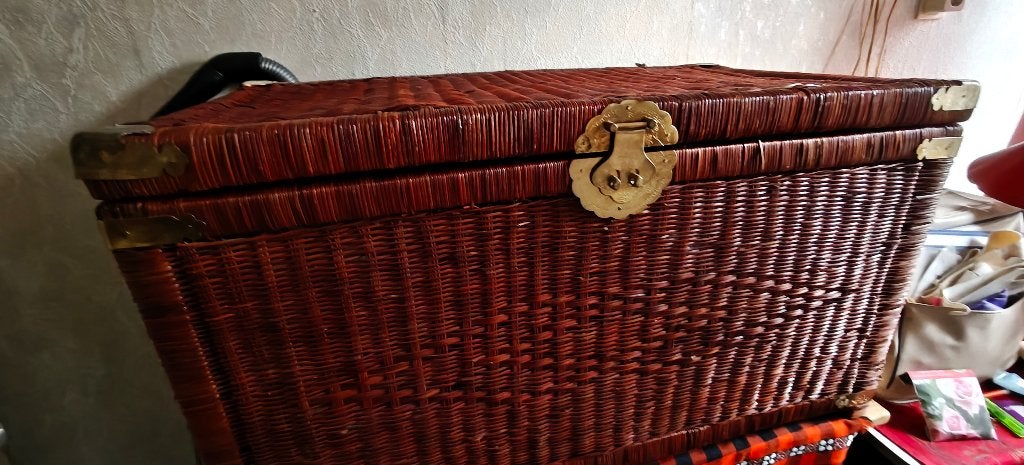 Vintage rotan kist met messing beslag, Ophalen, 50 – 75, Gebruikt, 100 tot 150 cm
