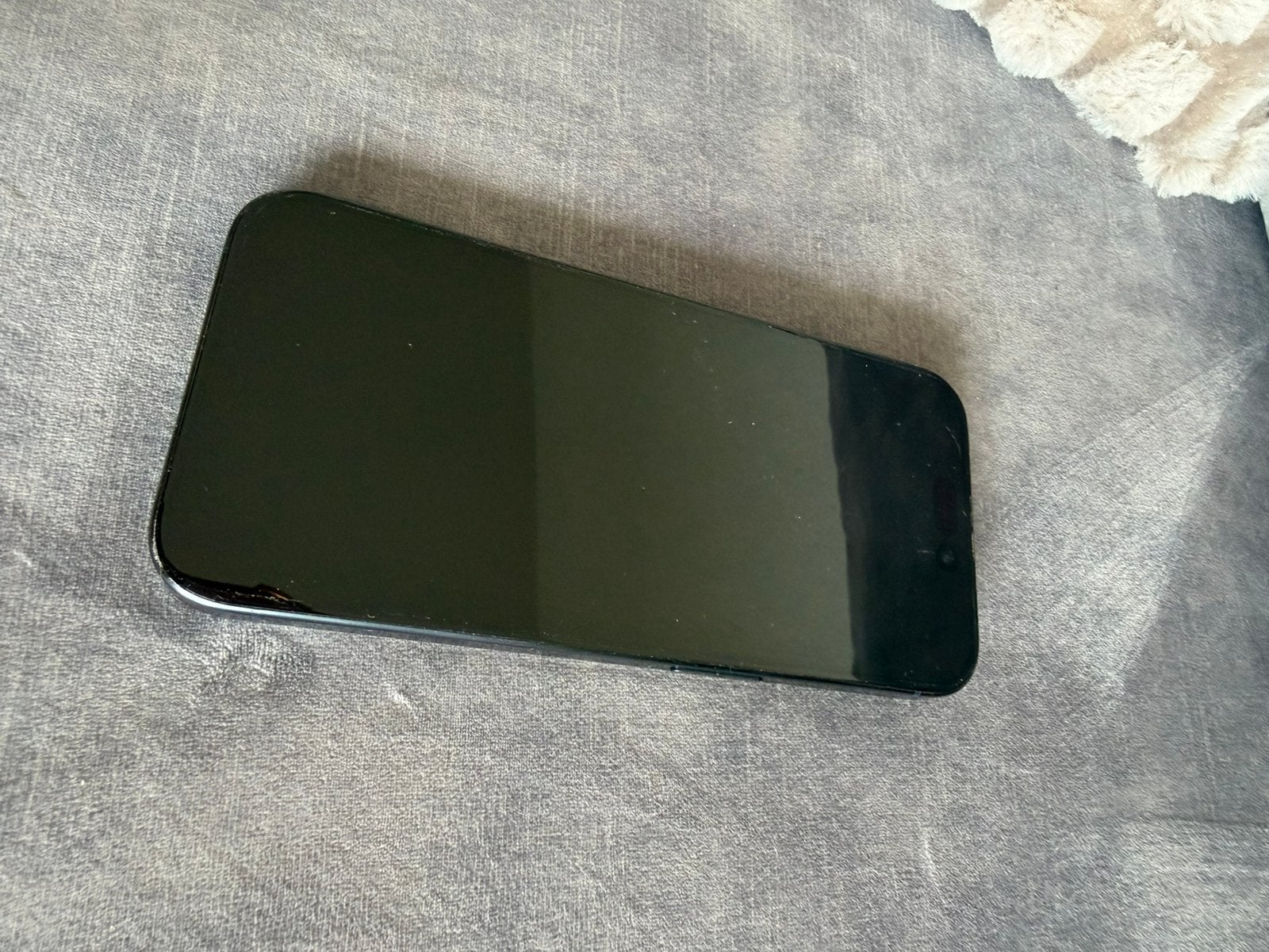 Iphone 15 pro met kapotte achterkant, Telecommunicatie, Mobiele telefoons | Apple iPhone, 83 %, 128 GB, Zwart, Nieuw