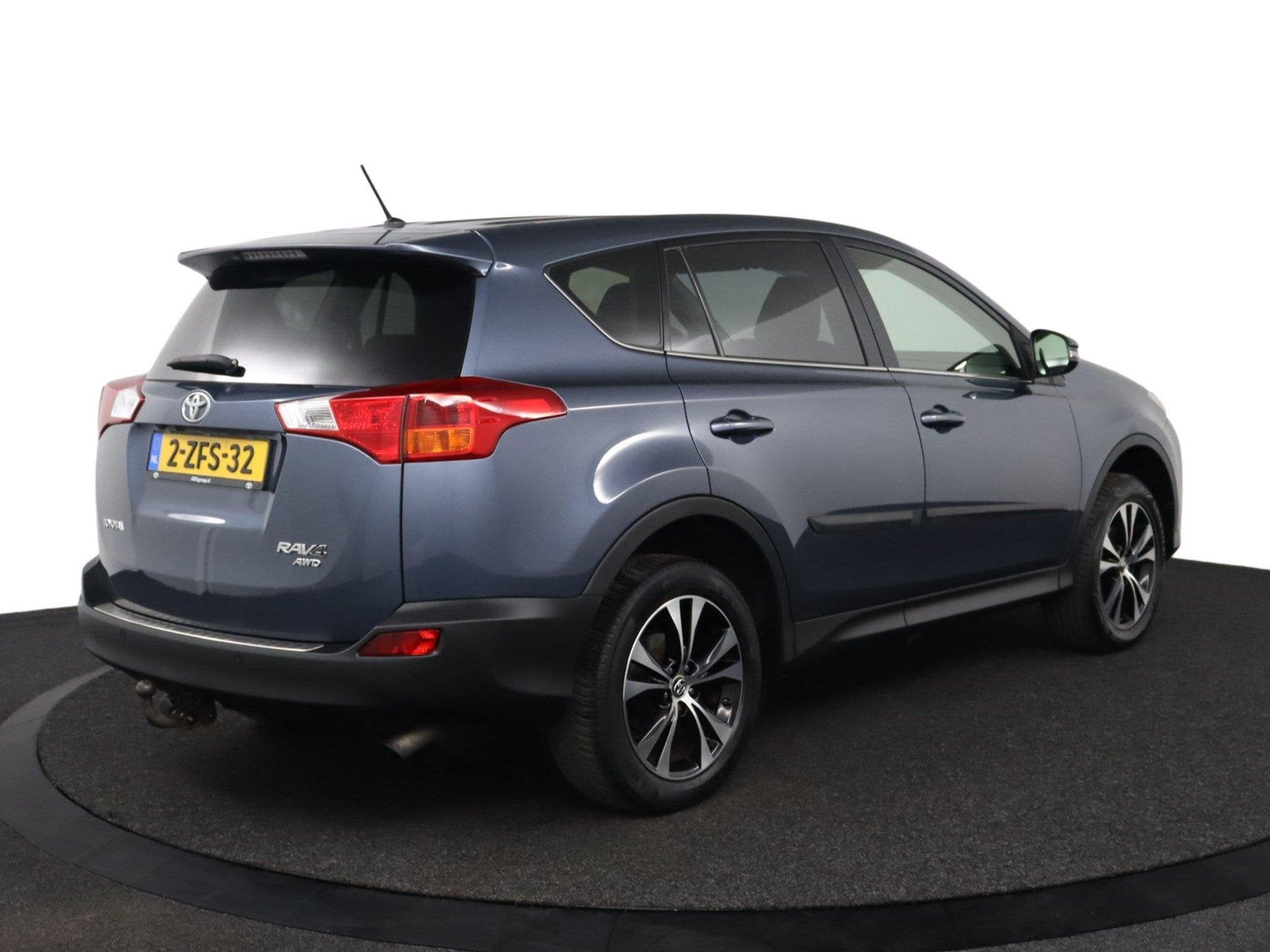 Foto 2 van Toyota RAV4 2.0 Style 4WD | Trekhaak | Parkeersensoren | Ele