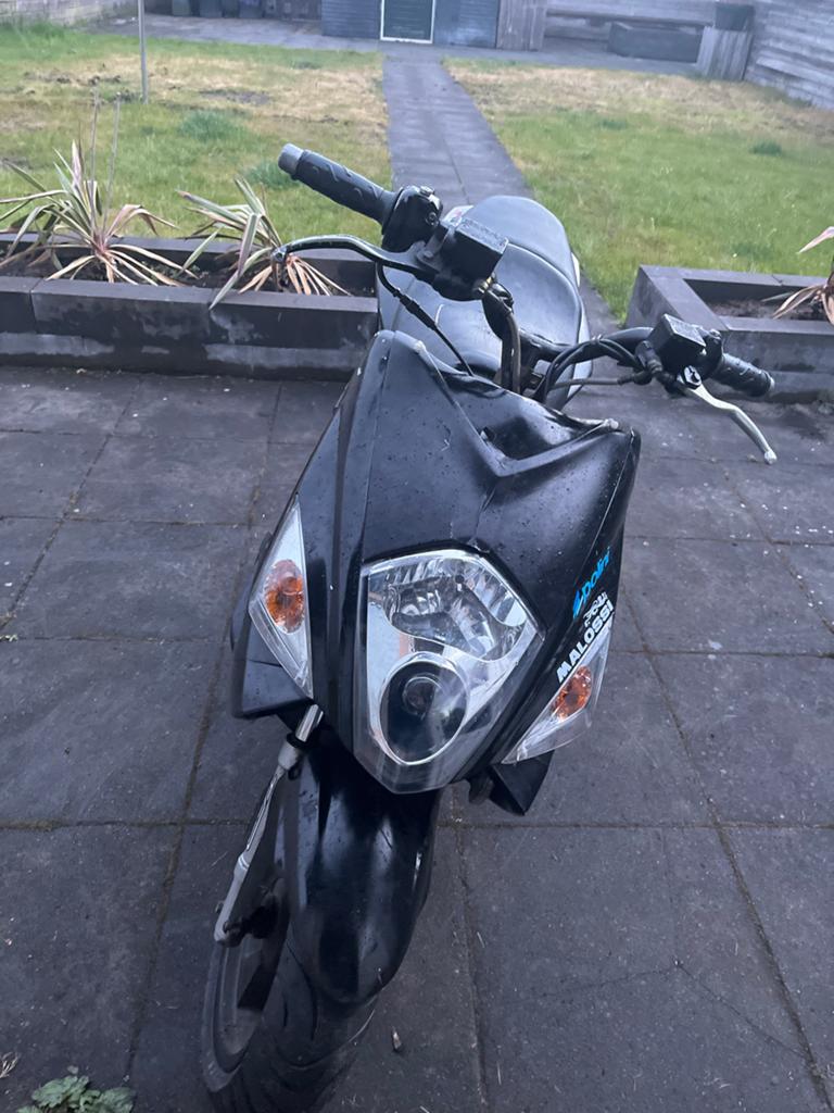Scooter 70cc - Zwart, krachtig en sportief, Fietsen en Brommers, Scooters | Yamaha, Ophalen, Zo goed als nieuw