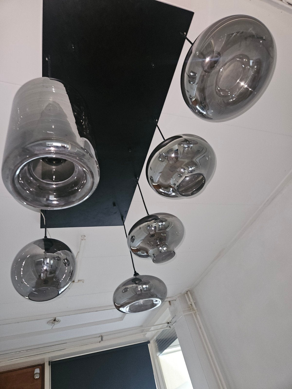 Moderne hanglamp met 5 glazen bollen - Smoke glas, Ophalen, Gebruikt, E27 (groot), Glas