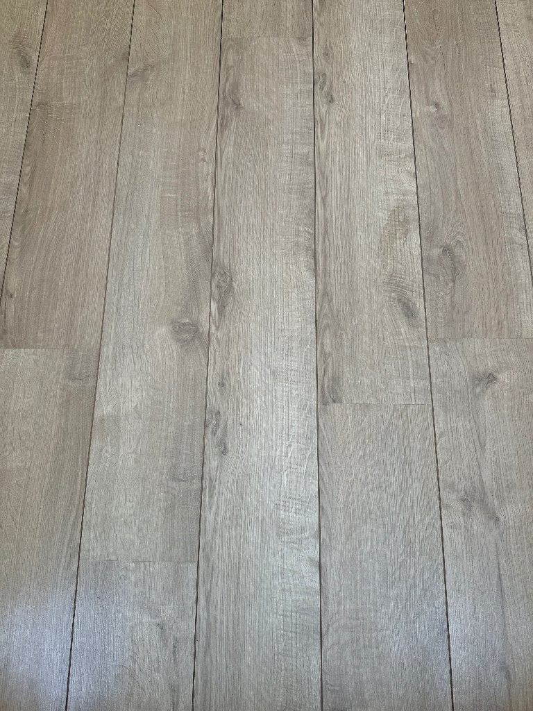Laminaat lichtgrijs eiken  - gratis, Doe-het-zelf en Verbouw, Vloerdelen en Plavuizen, Ophalen, Gebruikt, 50 tot 150 cm, 10 m² of meer