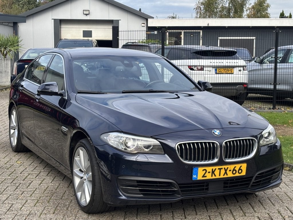 Bmw 5-serie 535I X-Drive High Executive Sedan Facelift 2013, Auto's, Gebruikt, Euro 6, 2000 kg, Blauw