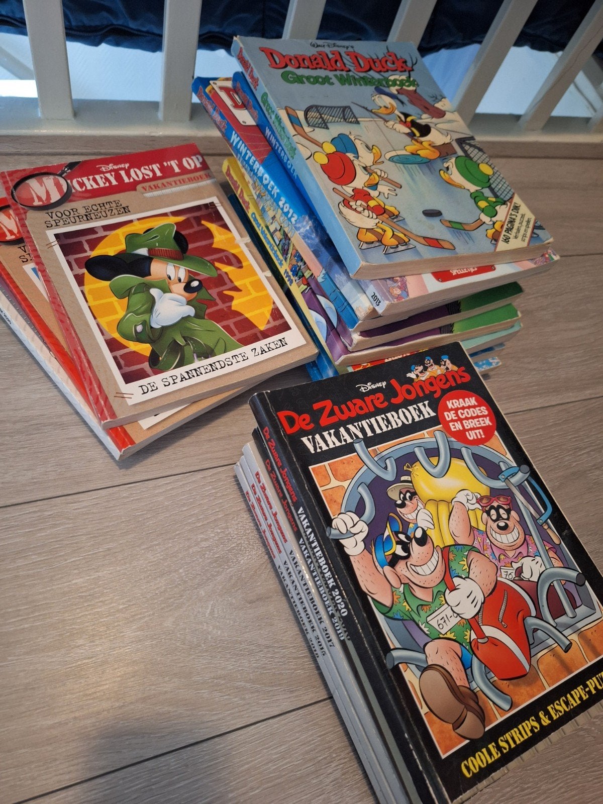 vakantieboeken Donald Duck, Mickey Mouse en Zware Jongens, Meerdere stripboeken, Ophalen of Verzenden, Gelezen