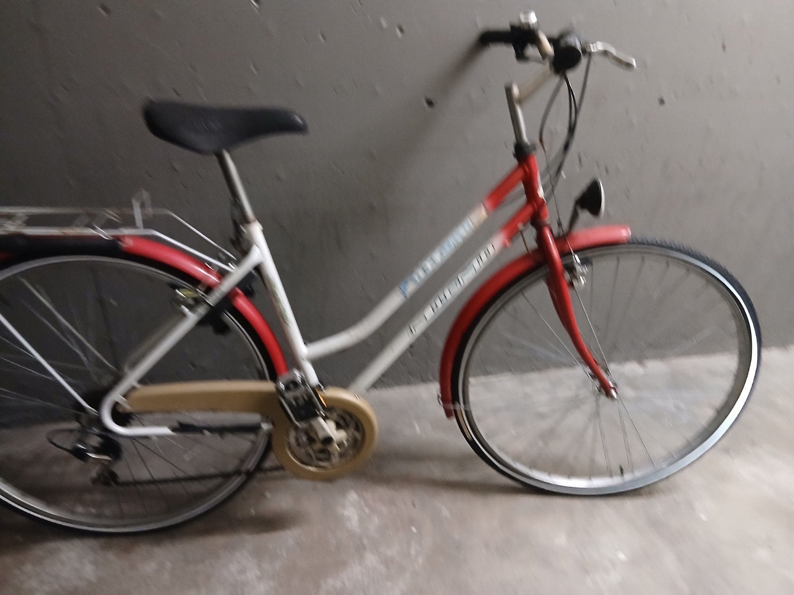Te koop damesfiets met versnelling en handremmen. In prima s, Fietsen en Brommers, Fietsen | Dames | Damesfietsen, Ophalen of Verzenden