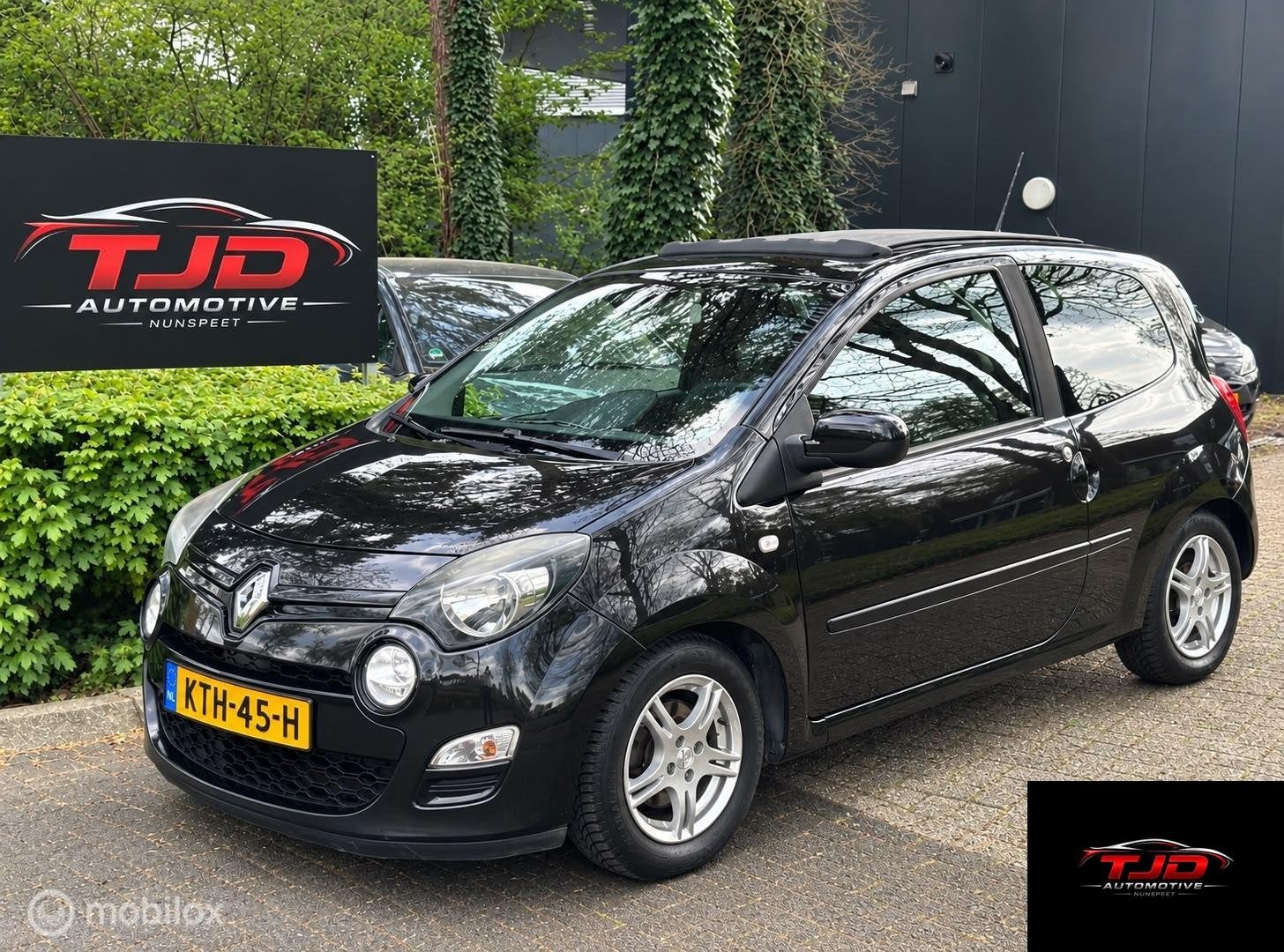 Renault Twingo 1.2 16V Authentique-AIRCO-CRUISE-SCHUIFDAK-BT, Voorwielaandrijving, Gebruikt, Zwart, 4 cilinders