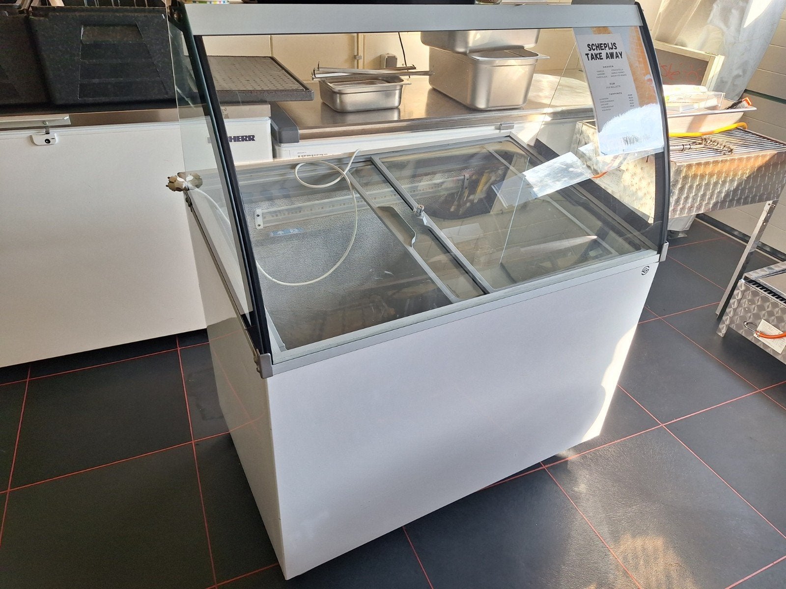 Ijsvriezer - schepijs vitrine, Minder dan 85 cm, Zo goed als nieuw, Vrijstaand, 90 cm of meer