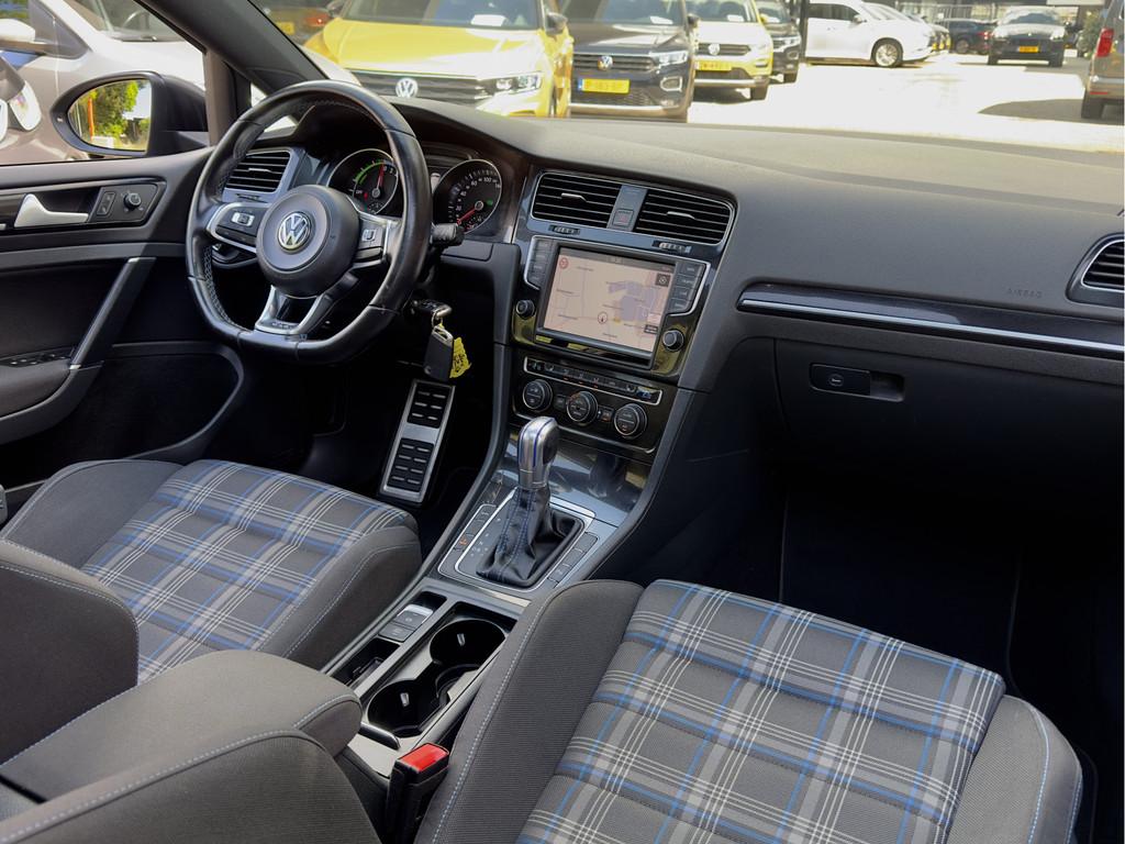 Volkswagen Golf 1.4 TSI AUT6 GTE PANODAK SPORT-INT NAVI PARK, Gebruikt, Euro 6, 4 cilinders, Zwart