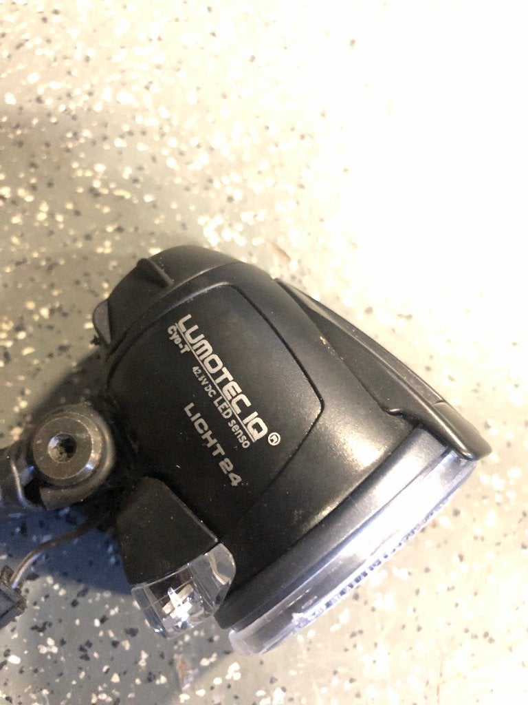 BUMM Lumotec IQ CYO-T LED Senso Fietslamp koplamp, Fietsen en Brommers, BUMM, Gebruikt, Elektrische fiets, Kunststof