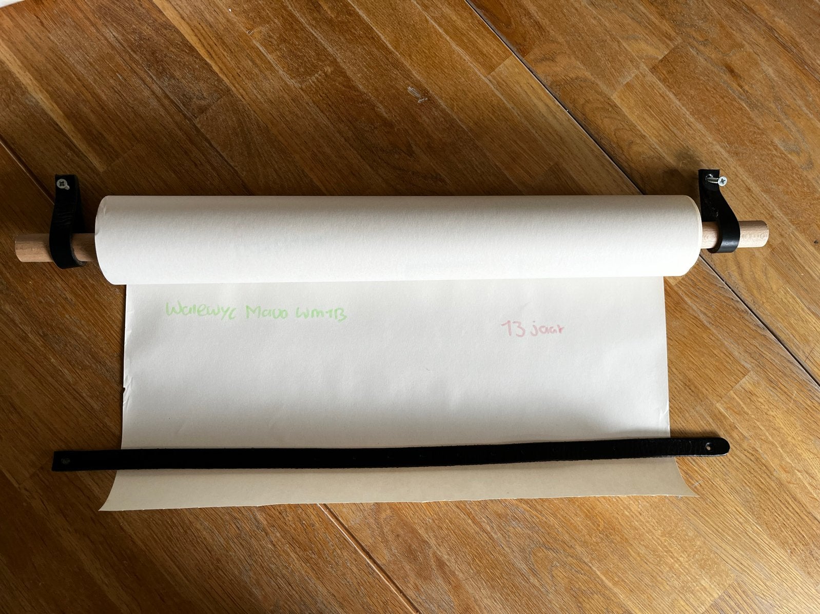 Wandhouder tekenrol hout met leer incl. 2 rollen papier, Ophalen of Verzenden, Zo goed als nieuw
