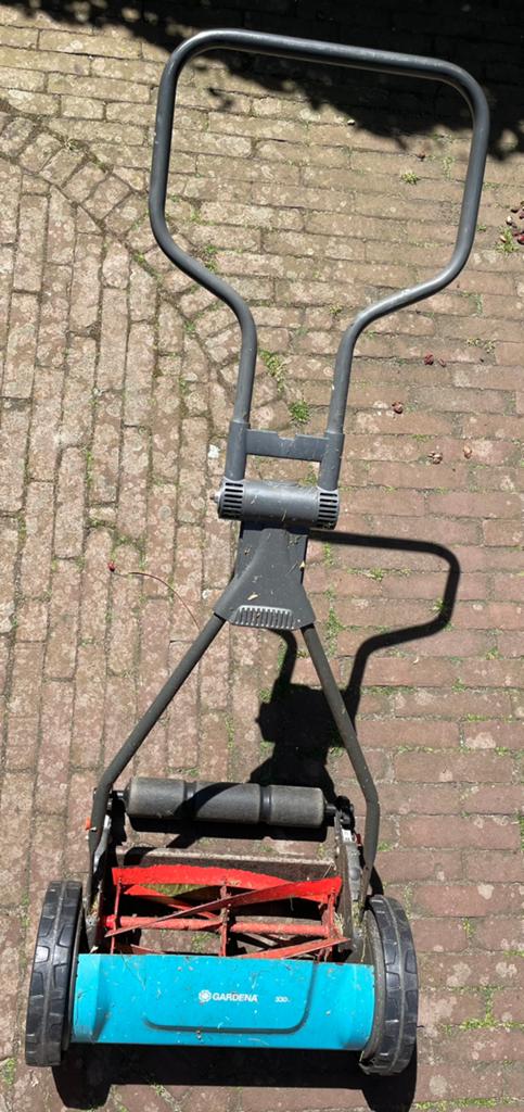 Gardena 330 grasmaaier duwmaaier 25e, Tuin en Terras, Grasmaaiers, Kooimesmaaier, Ophalen, Zo goed als nieuw