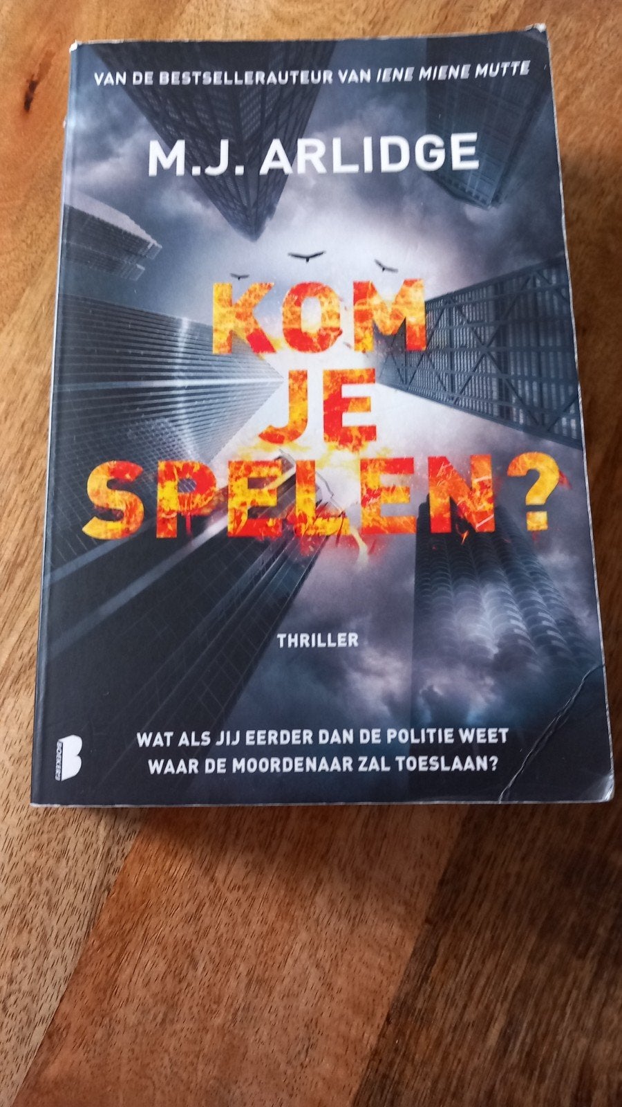 Kom je spelen? - M.J. Arlidge (Thriller), Boeken, Thrillers, Ophalen of Verzenden, Zo goed als nieuw, M.J. Arlidge, Nederland