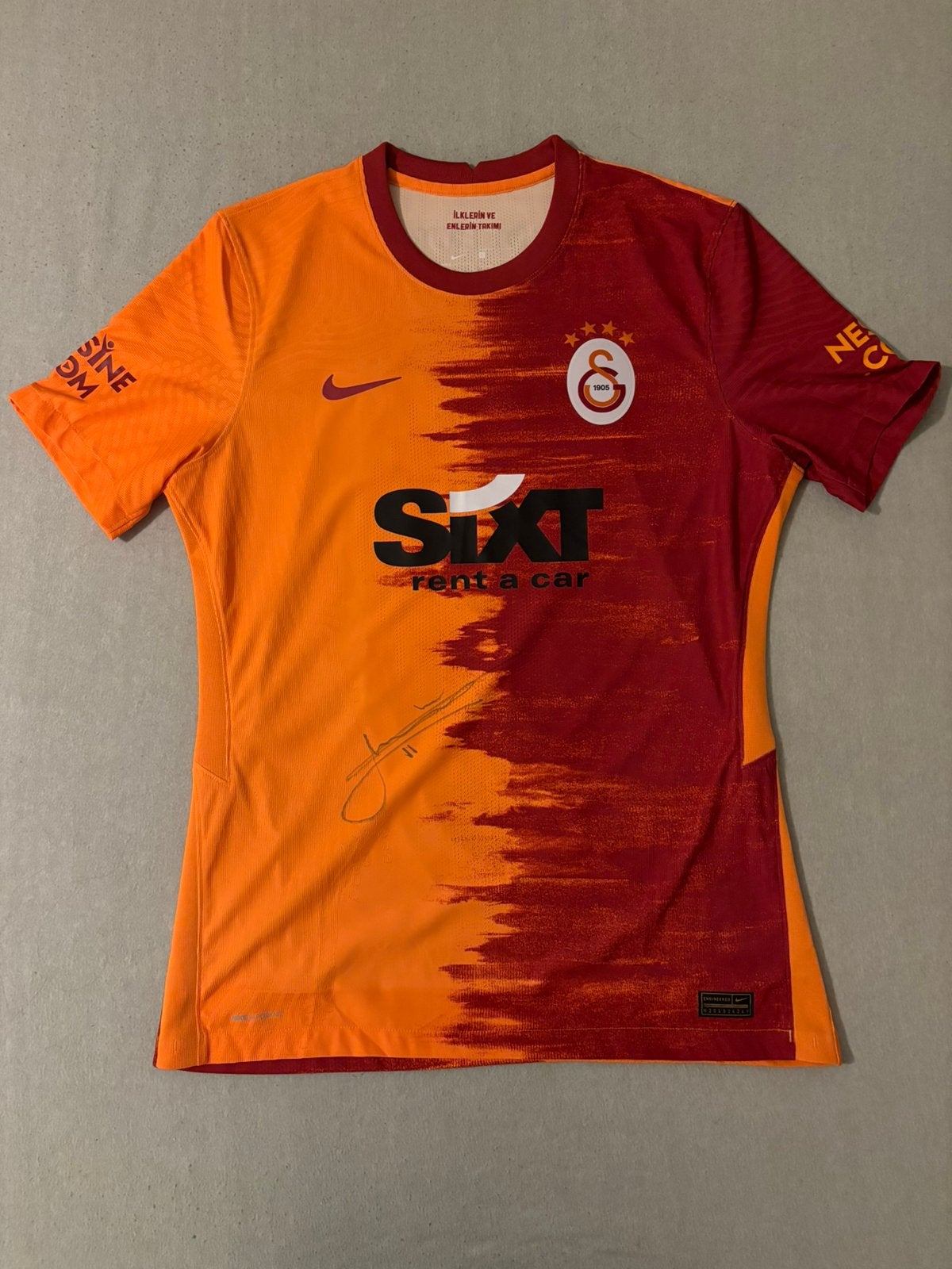 Galatasaray gesigneerde Dervisoglu shirt, Sport en Fitness, Ophalen of Verzenden, Zo goed als nieuw, Shirt