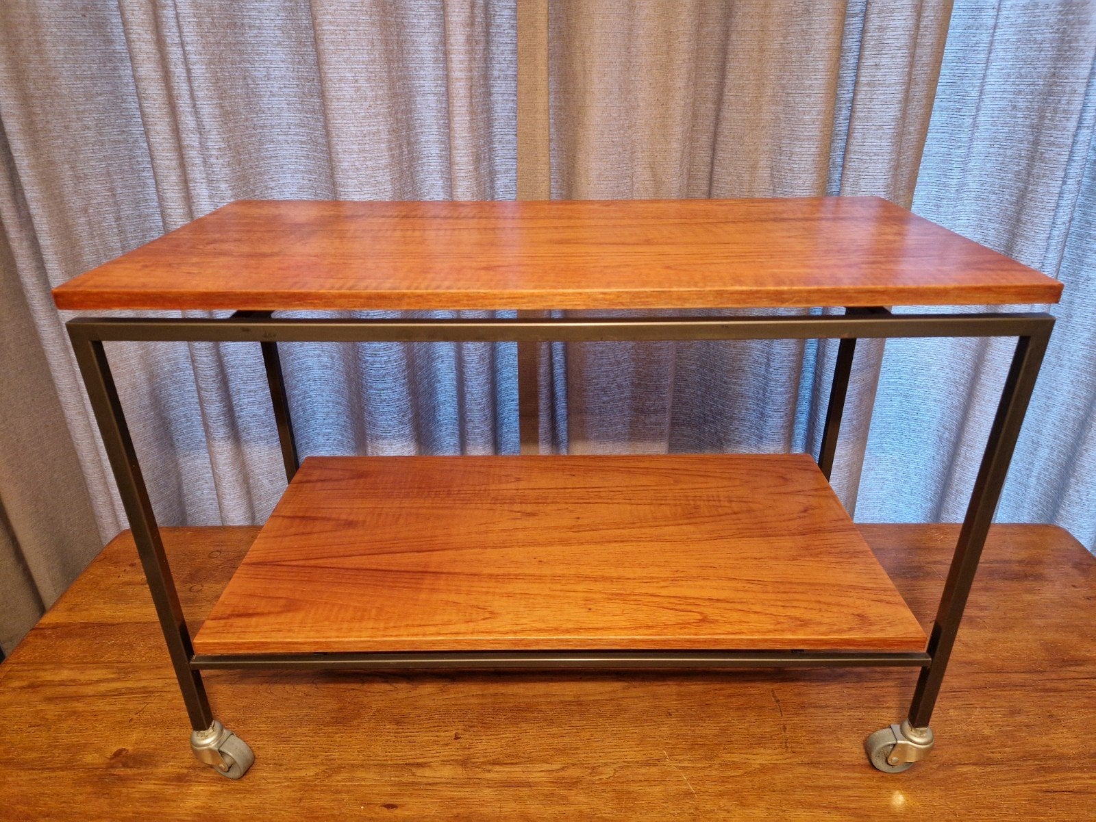 Vintage tafel, 75 X 35 X 53 cm, 50 tot 100 cm, Ophalen of Verzenden, Zo goed als nieuw, Design