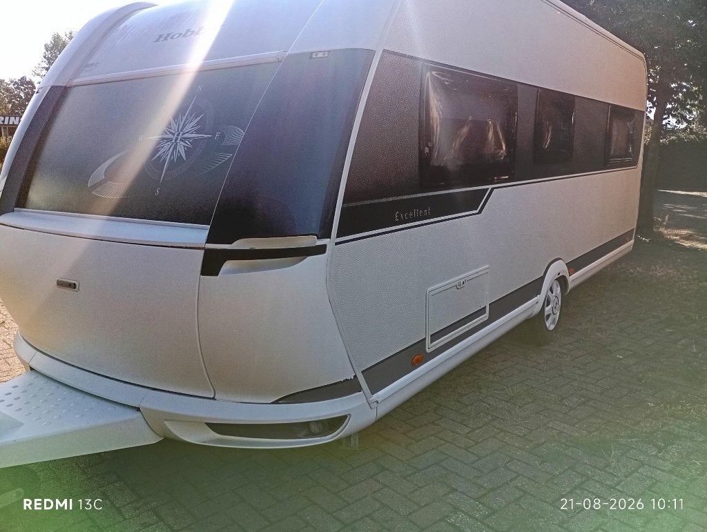 HOBBY 560 CFE  EXCELLENT 07-2024 frans bed 2-4 pers., Rondzit, Hobby, Frans bed, Particulier