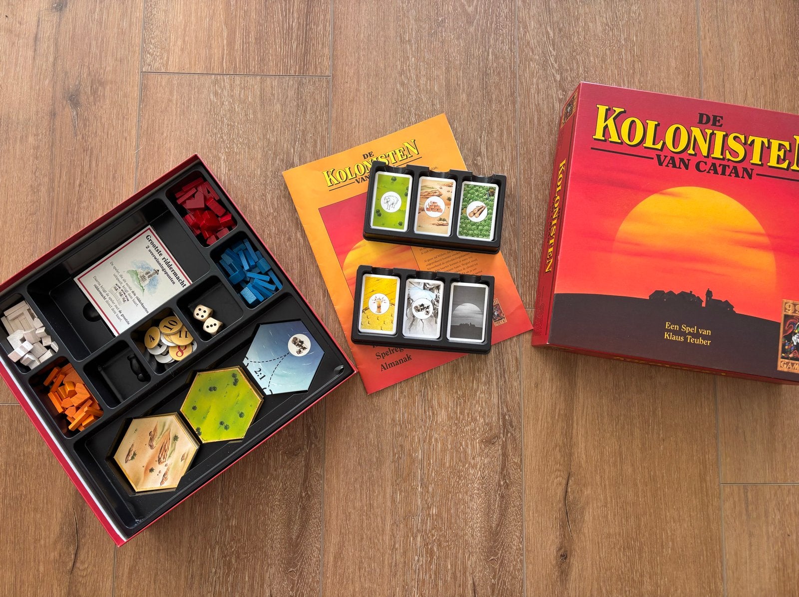 De Kolonisten van Catan - Houten editie, Hobby en Vrije tijd, Gezelschapsspellen | Bordspellen, Een of twee spelers, Ophalen of Verzenden