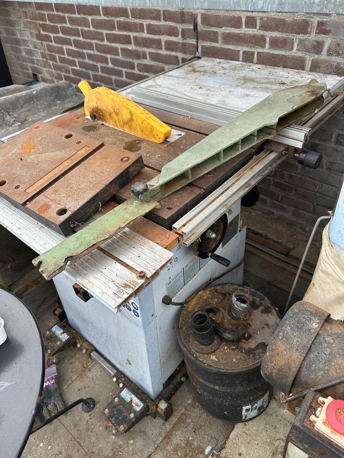 HBM  Zaagtafel & Afzuiging, Ophalen, Gebruikt, Cirkelzaag, 70 mm of meer