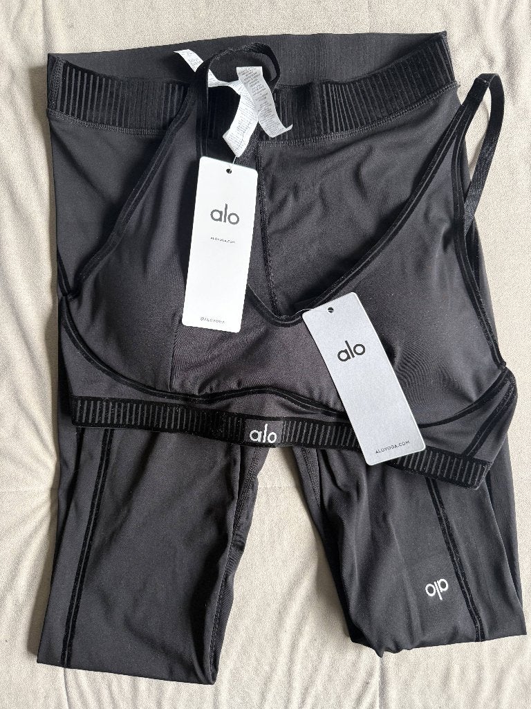 Alo Yoga Airlift Line Up set Black – bra + legging L, Kleding | Dames, Sportkleding, Verzenden, Zwart, Maat 42/44 (L), Nieuw