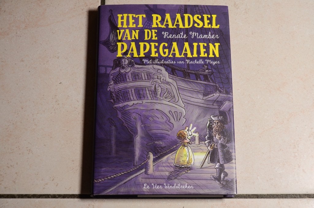 Het Raadsel van de Papegaaien / Renate Mamber , Ophalen of Verzenden, Zo goed als nieuw, Fictie algemeen