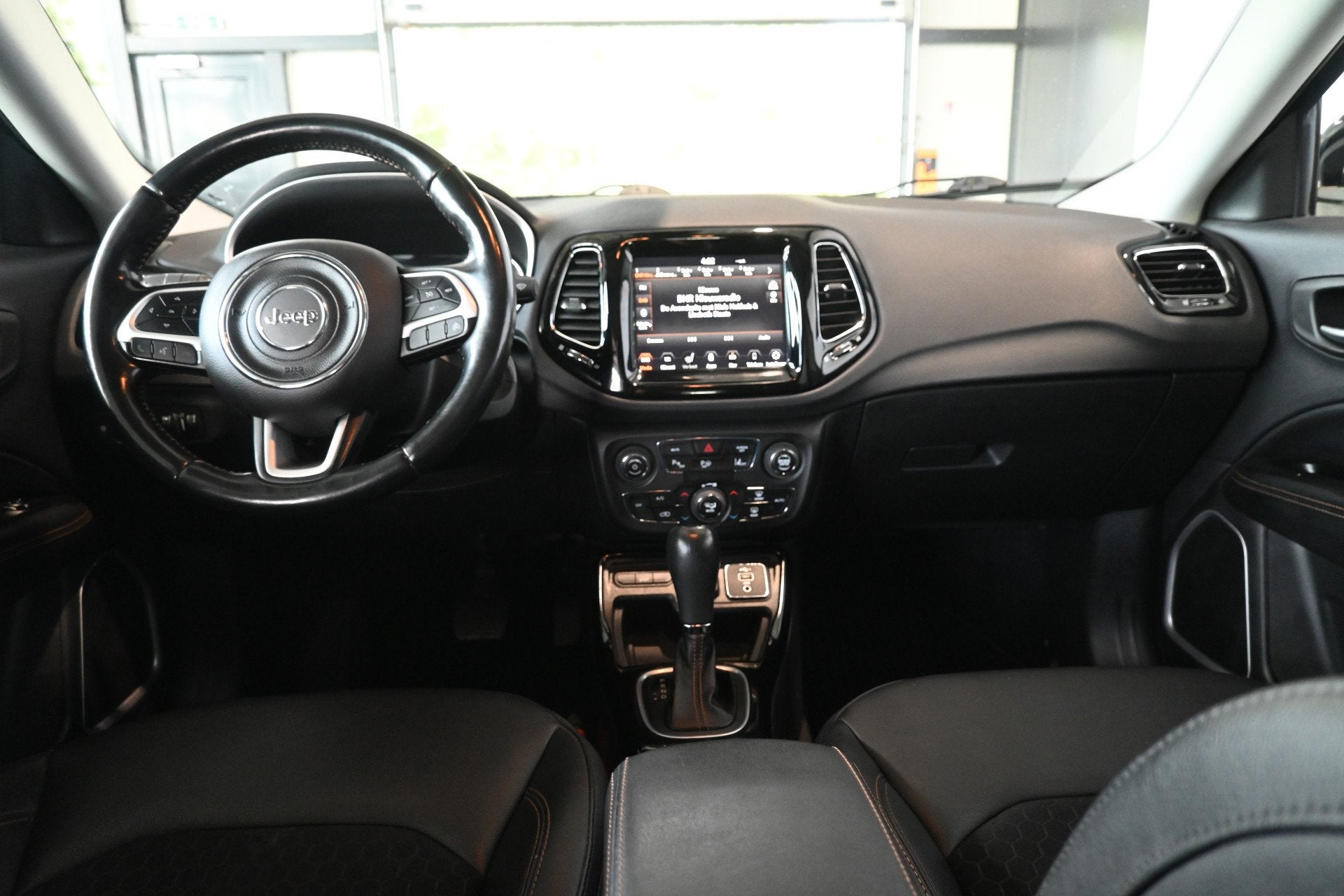 Jeep Compass 1.3T Limited Automaat Nap! Navigatie Cruise PDC, Automatische klimaatregeling, 4 cilinders, Leder en Stof, Zwart