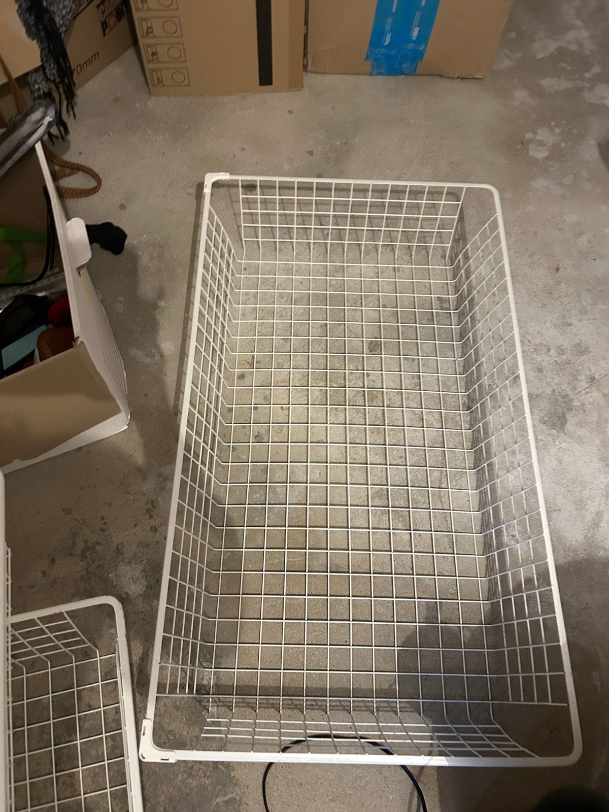 Witte metalen draadmanden ikea 58 x 100 cm, Ophalen, Gebruikt, Mand, Met opbergruimte
