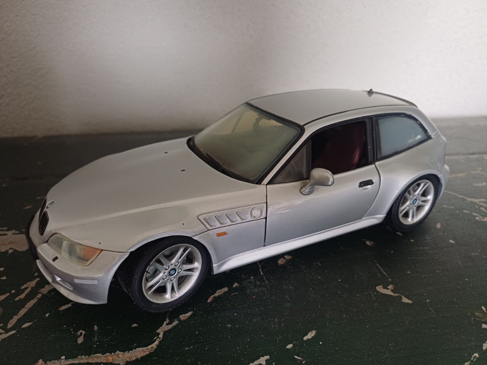 BMW Z3 Coupé "Clownsschoen" UT Models 1:18, Hobby en Vrije tijd, Modelauto's | 1:18, Ophalen of Verzenden, Zo goed als nieuw, Auto