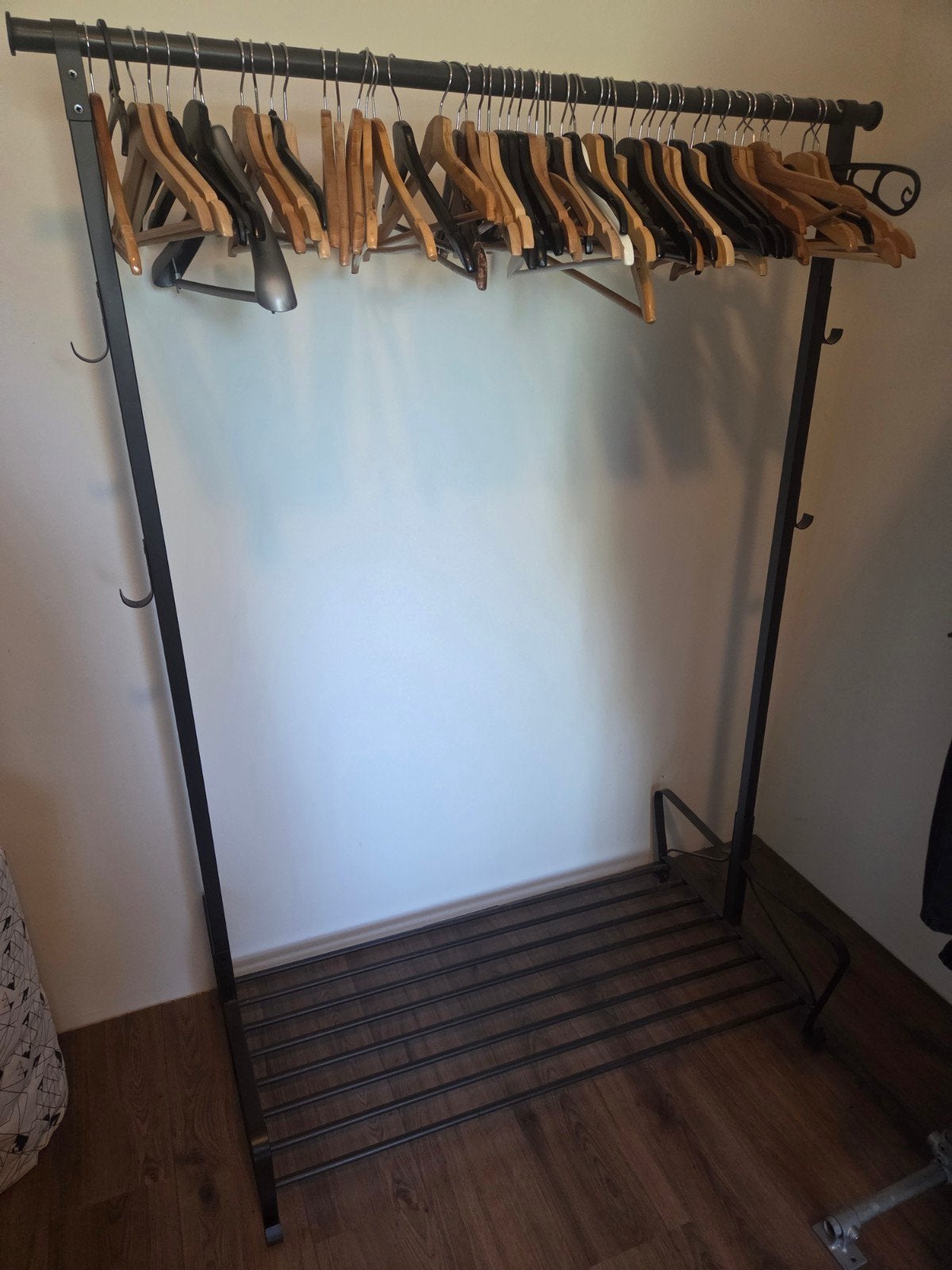 Kledingrek met kleerhangers (moet nu weg!), Ophalen, Gebruikt