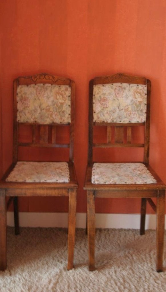 2 houten eiken stoelen - met stof bekleed, Antiek en Kunst, Ophalen