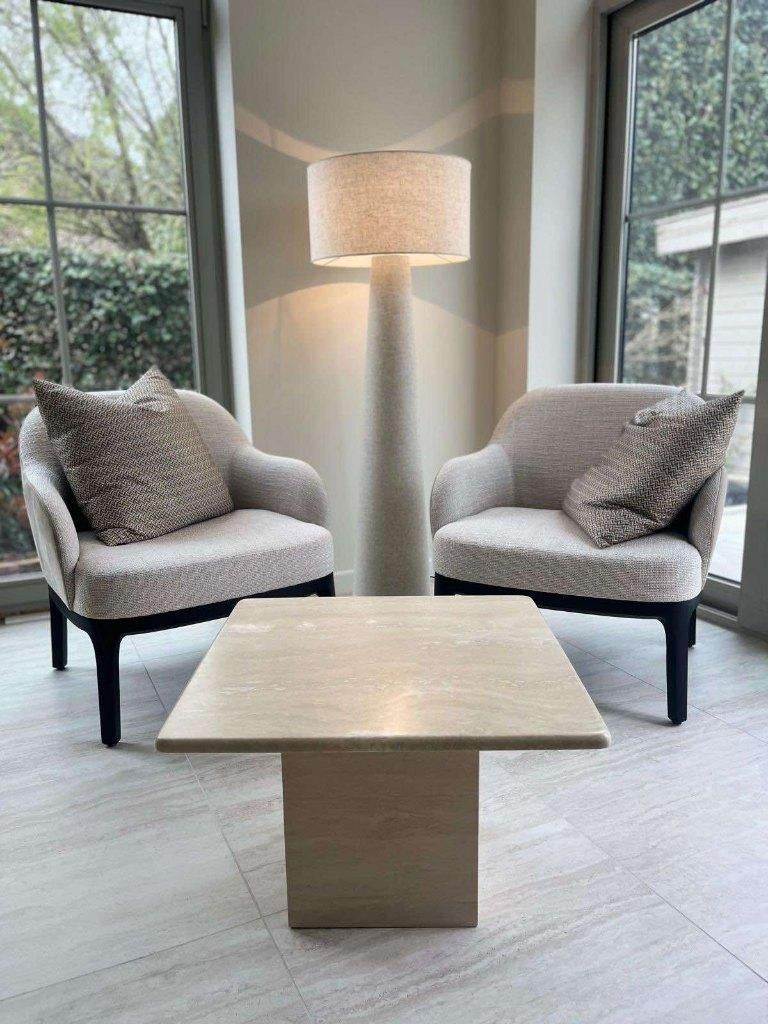 Zeer mooie travertin bijzettafel 60x60, Huis en Inrichting, Tafels | Bijzettafels, Vierkant, Zo goed als nieuw, Overige materialen