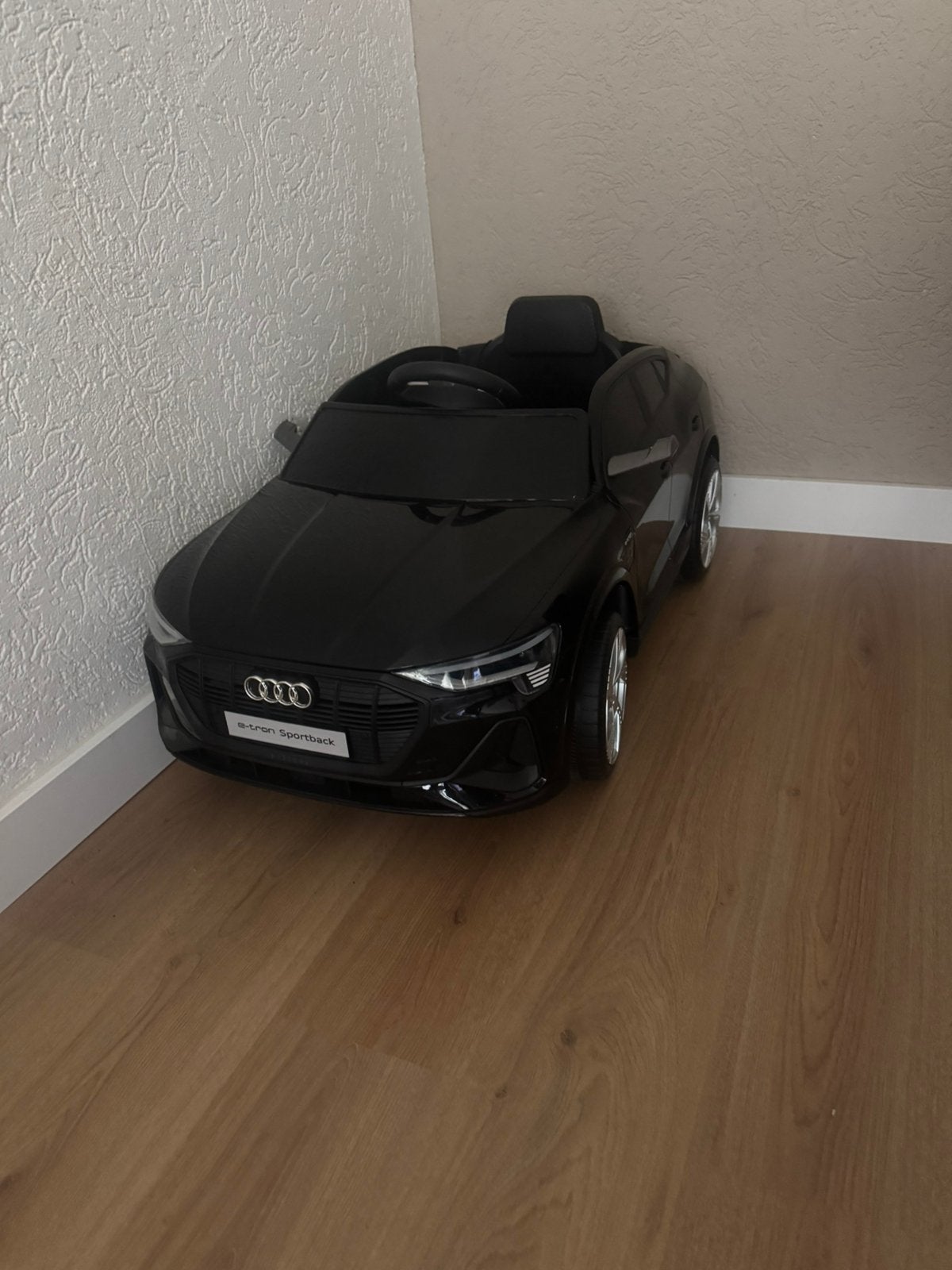 Elektrische kinder auto, Zo goed als nieuw