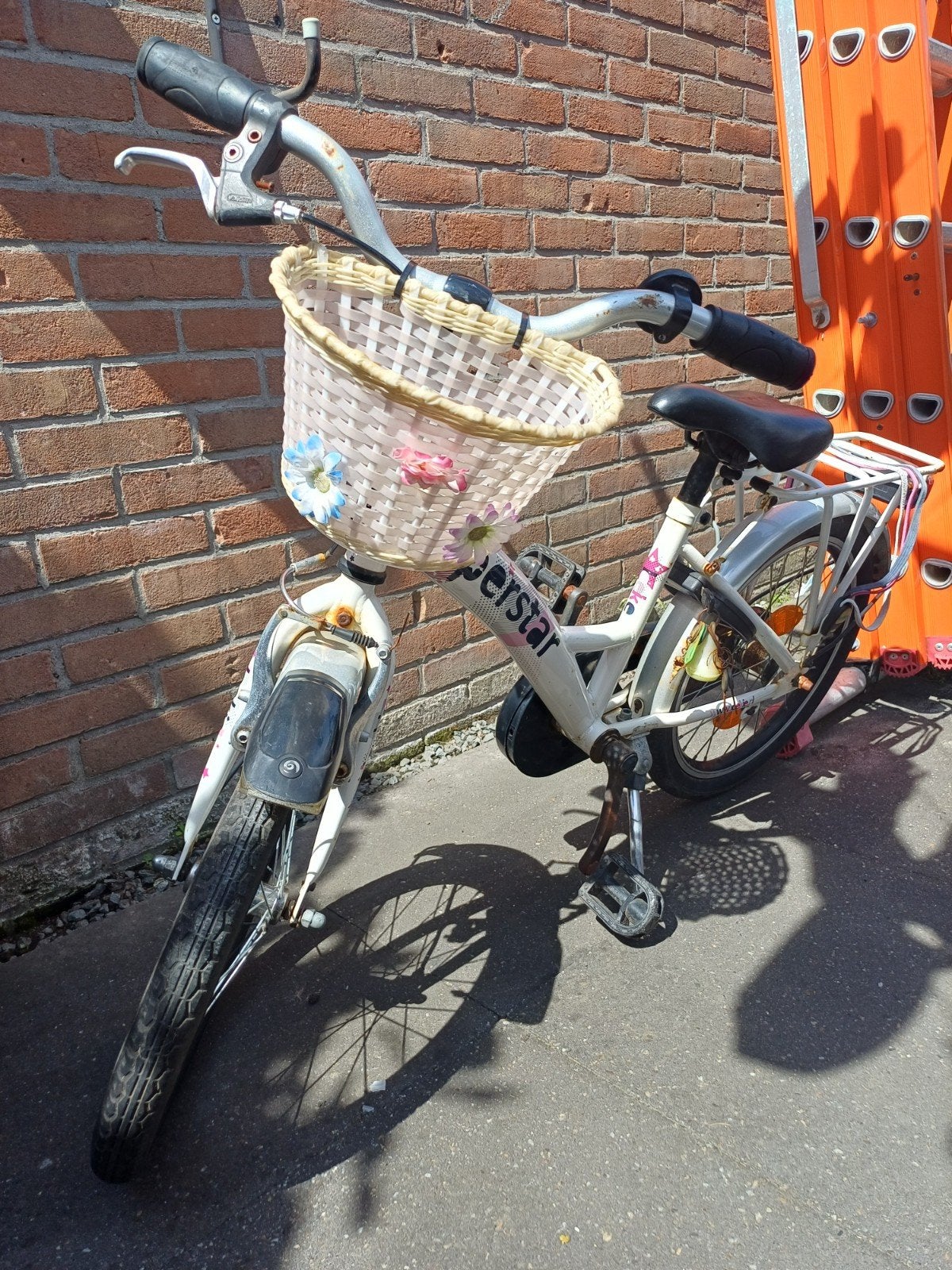 Leuke kinderfiets 'Superstar' met mandje - 20 inch, Fietsen en Brommers, Fietsen | Kinderfietsjes, Ophalen of Verzenden