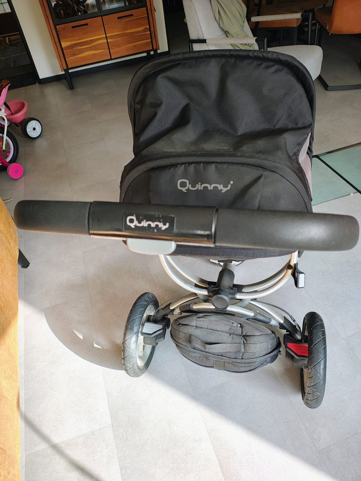 Zwarte kinderwagen tevens wandelwagen met maxi cosi, Ophalen, Gebruikt, Quinny, Luchtbanden