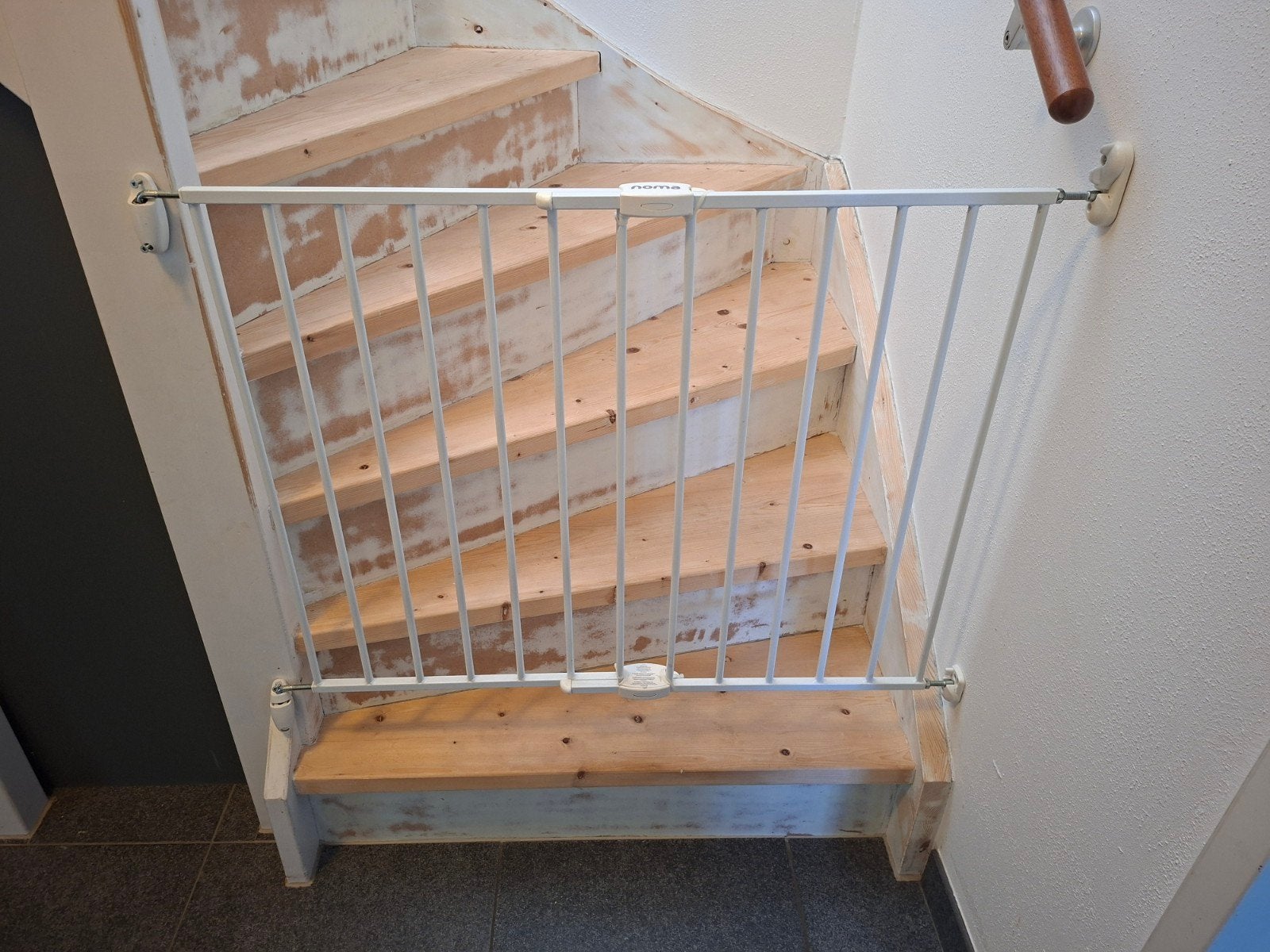 Traphekje Noma staal uitschuifbaar (max 90cm), Ophalen, Gebruikt, Metaal of IJzer, Schroefhekje
