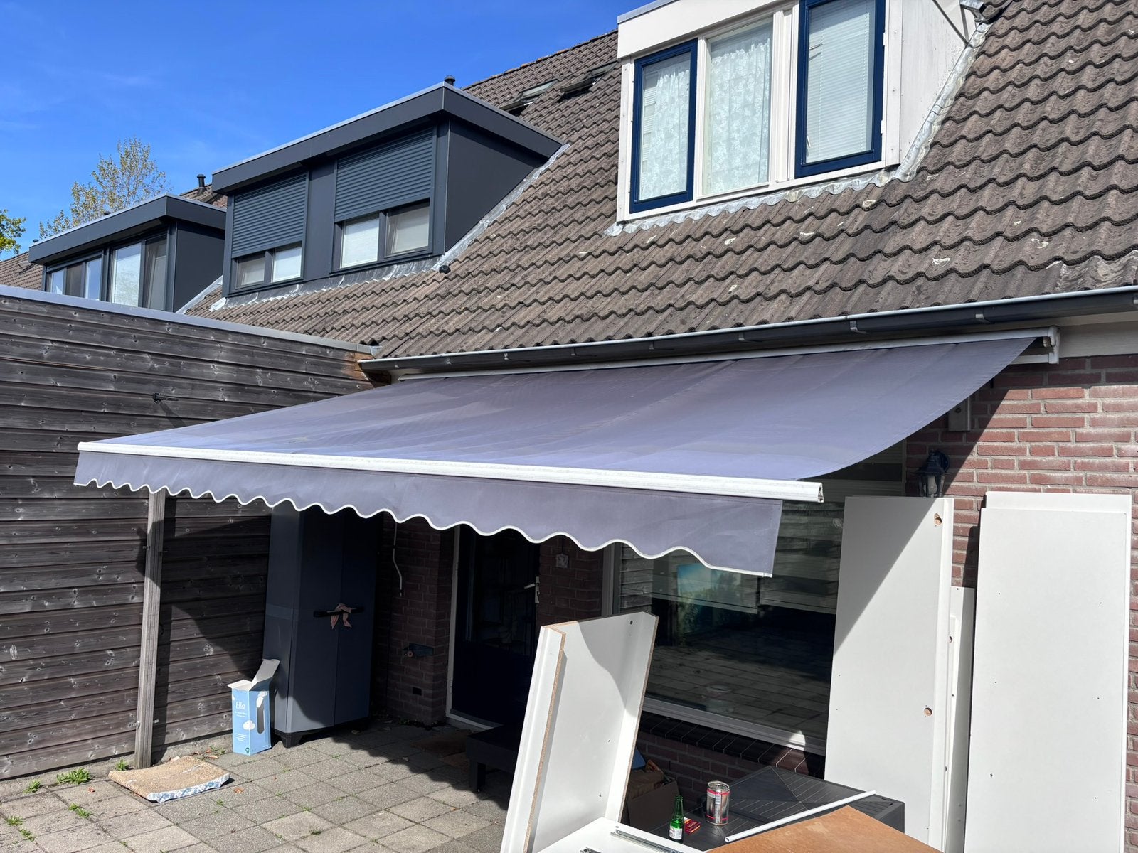 Knikarm zonnescherm (gratis), Tuin en Terras, Zonneschermen, Ophalen, Gebruikt, 150 tot 300 cm, 250 cm tot 450 cm