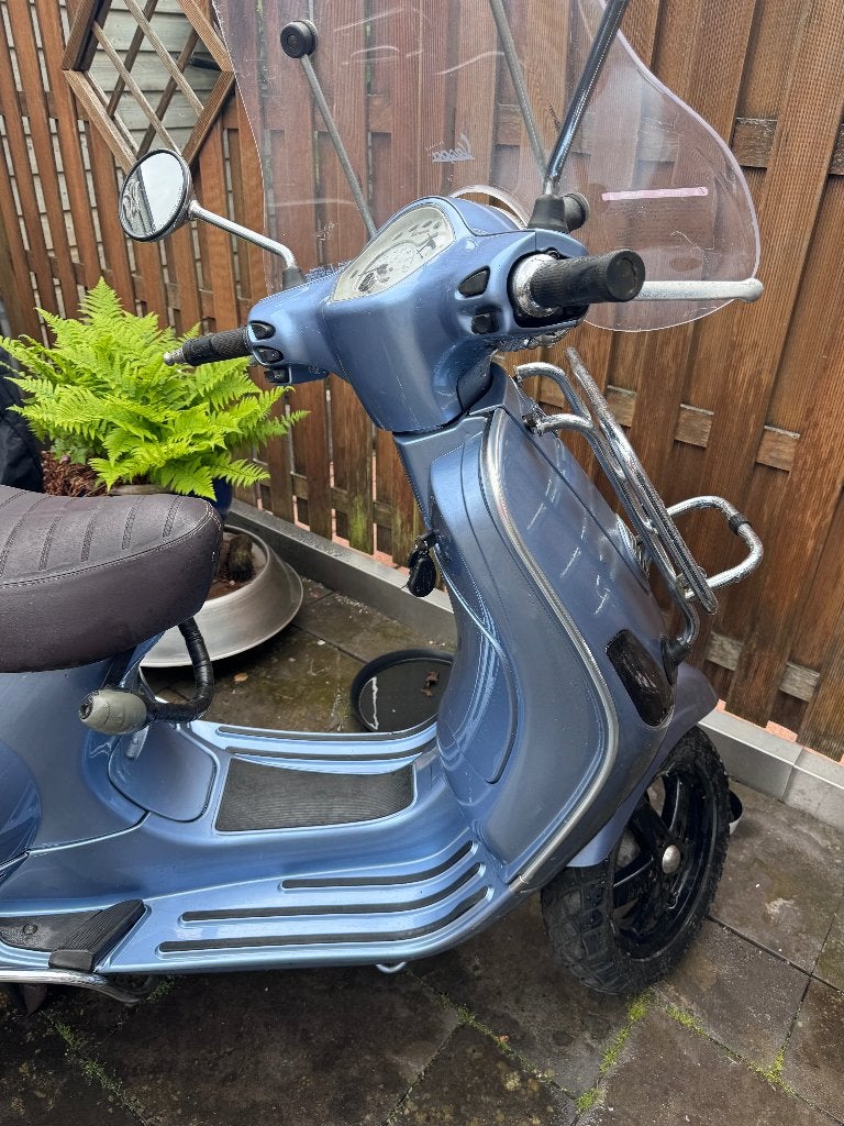 Foto 4 van vespa lx piaggio brommer