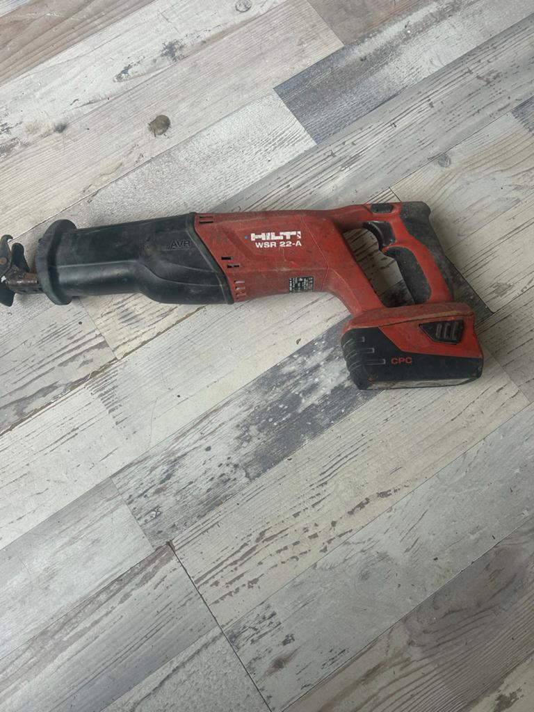 Hilti WSR 22-A Reciprozaag - Goed Werkend, Gebruikt, 70 mm of meer, 600 tot 1200 watt, Ophalen of Verzenden