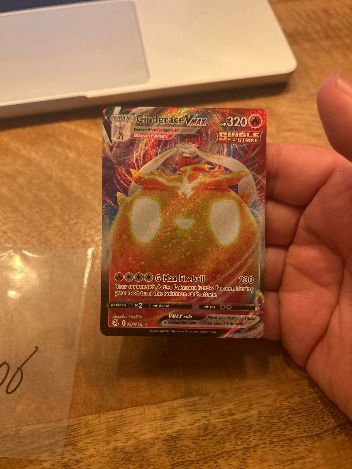 NM Cinderace VMAX #042 Pokémon Kaart - Licht Offcenter, Ophalen of Verzenden, Zo goed als nieuw, Losse kaart