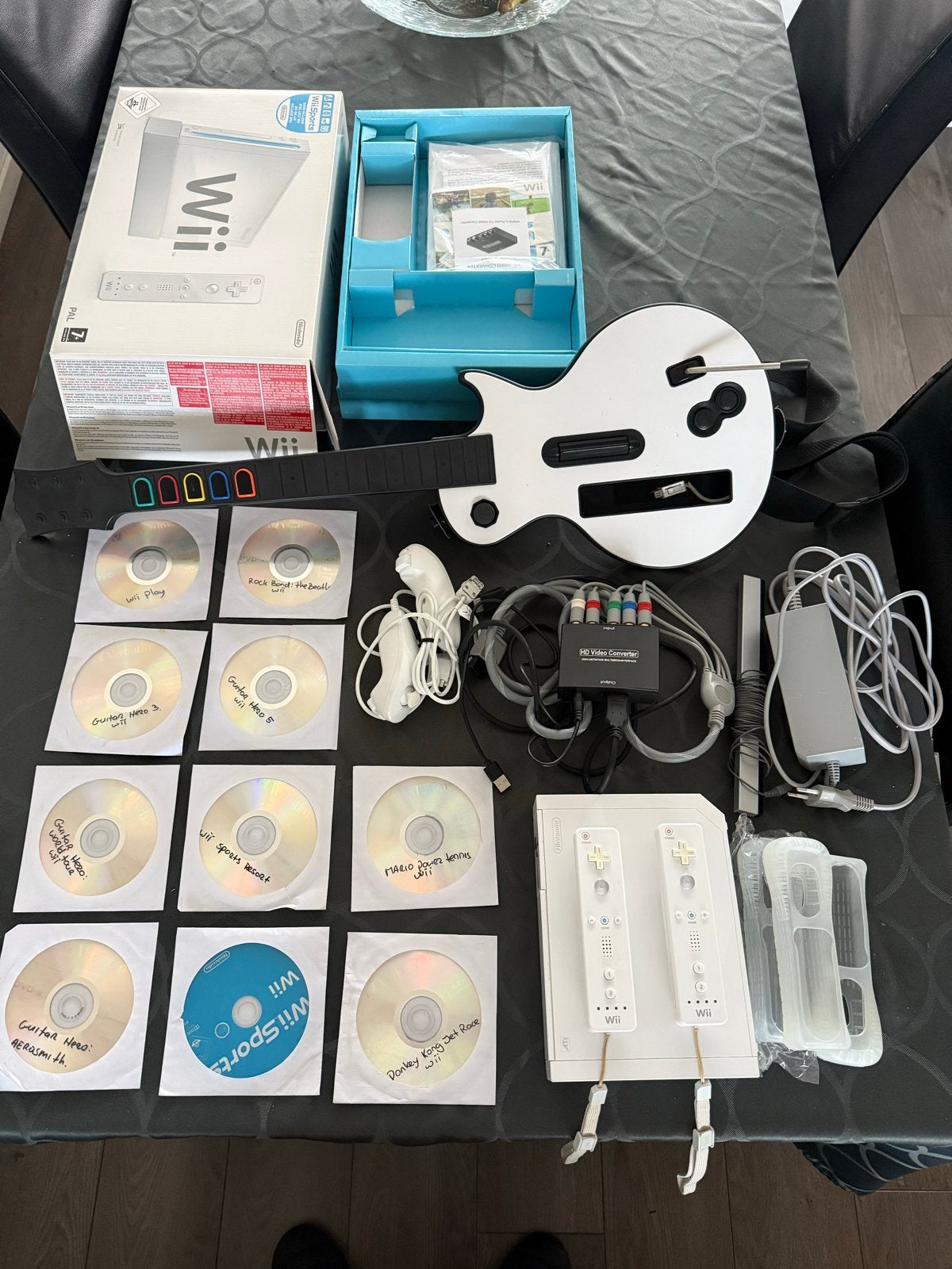 Wii Compleet met HDMI Converter, Guitar Hero en 2 Controller, Ophalen of Verzenden, Gebruikt, Met 2 controllers, Met games