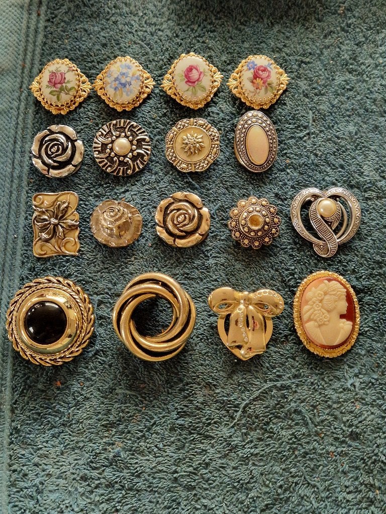 Lot van 17 Vintage Sjaalklemmen.Nu weer helemaal Hip, Sieraden, Tassen en Uiterlijk, Antieke sieraden, Ophalen of Verzenden, Overige materialen
